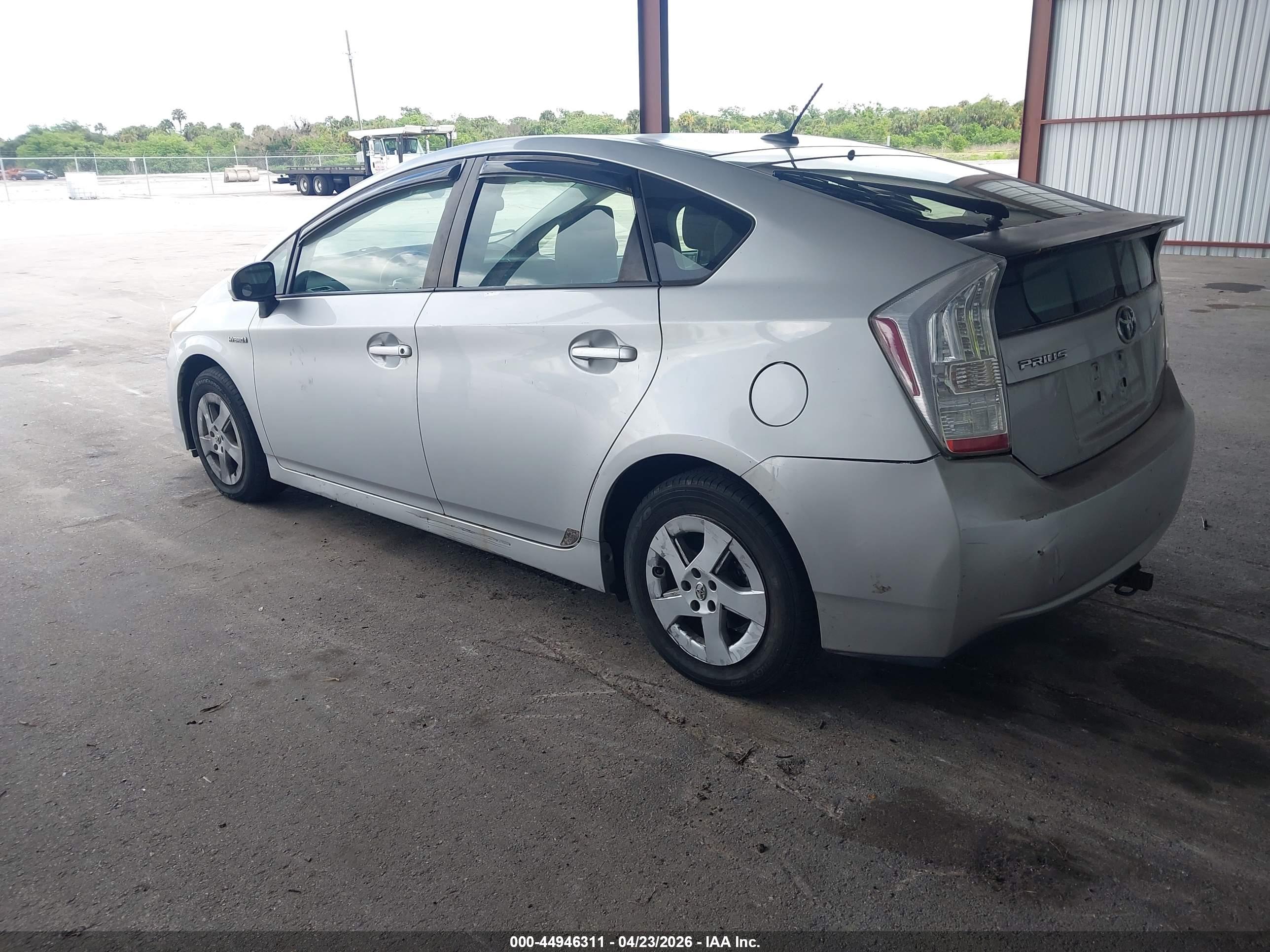 TOYOTA PRIUS image 3