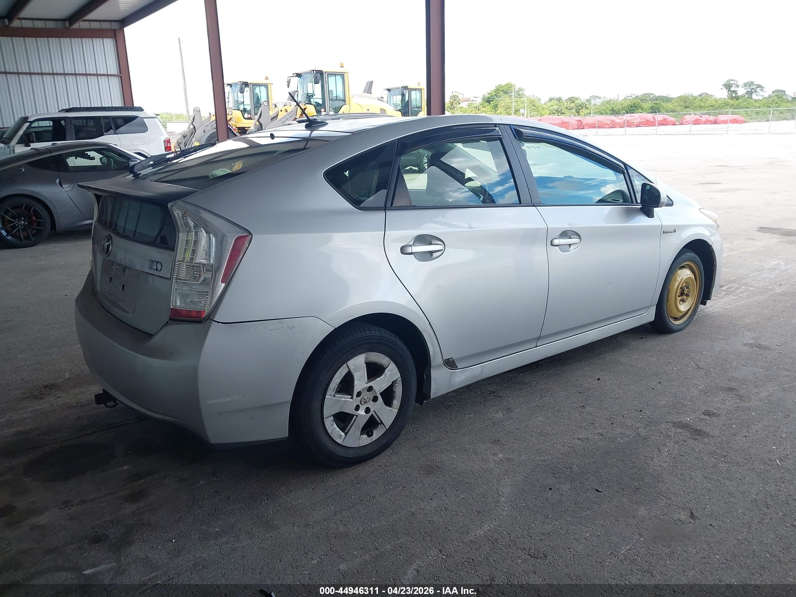 TOYOTA PRIUS image 4