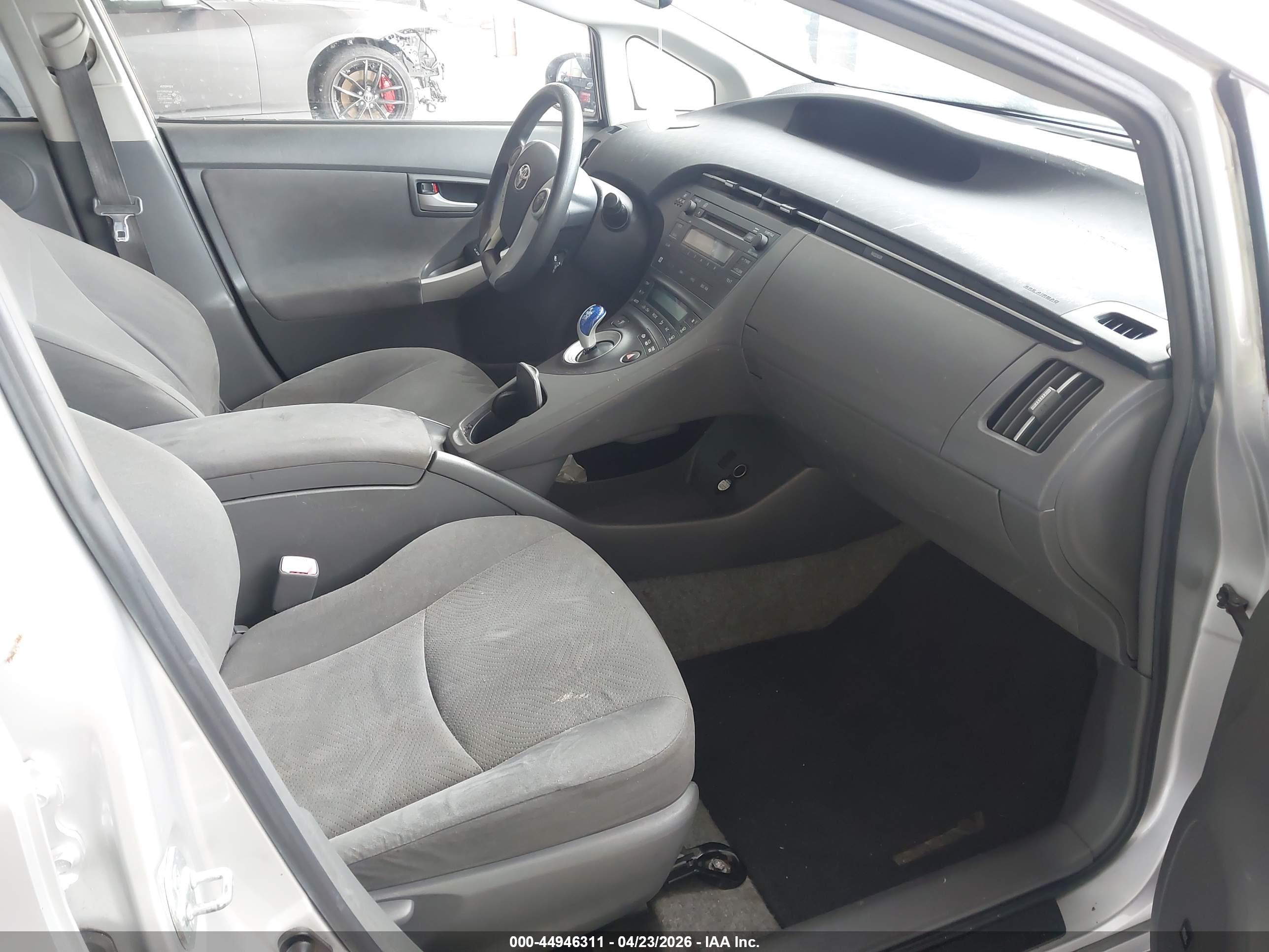 TOYOTA PRIUS image 5