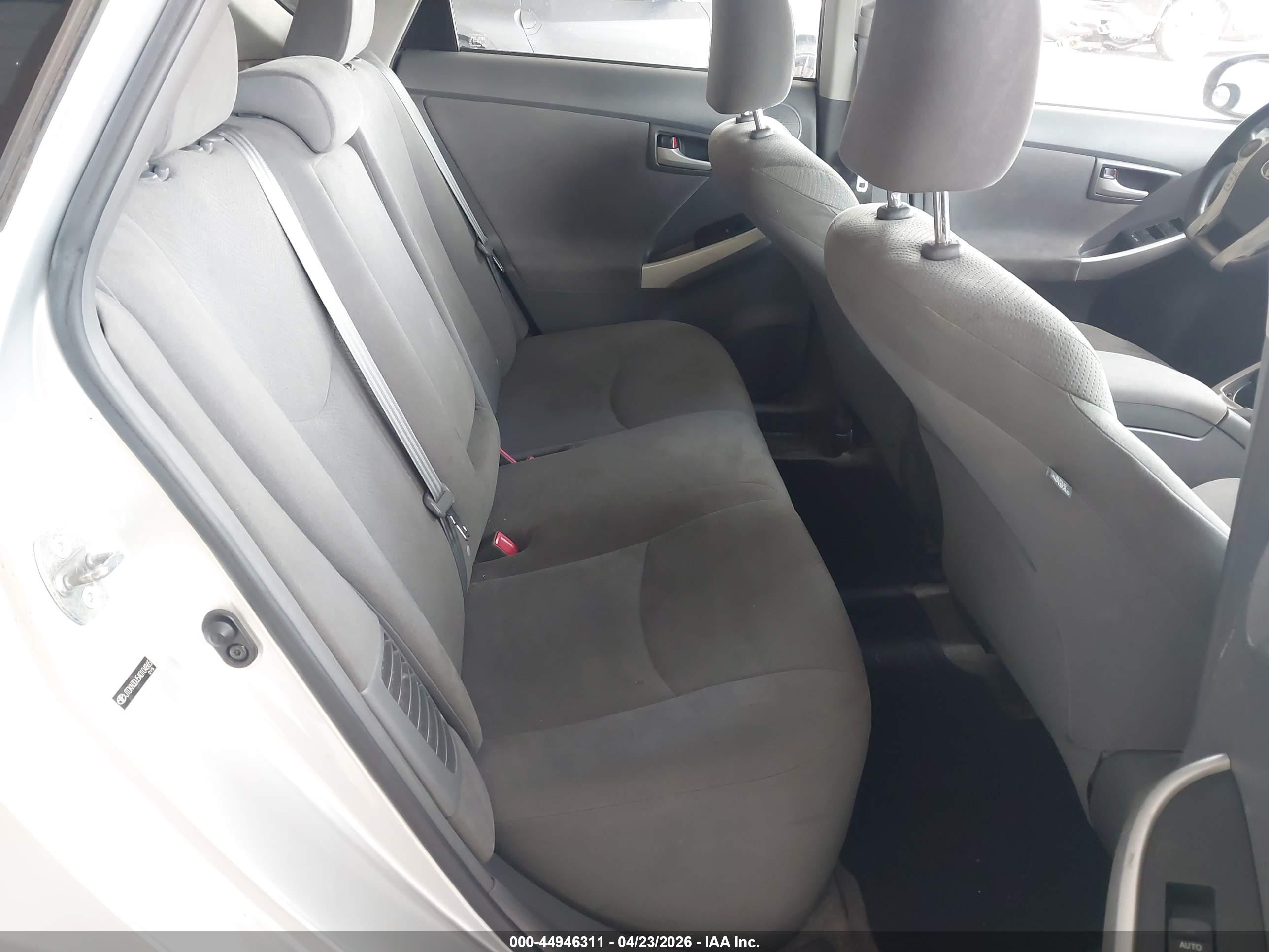 TOYOTA PRIUS image 8