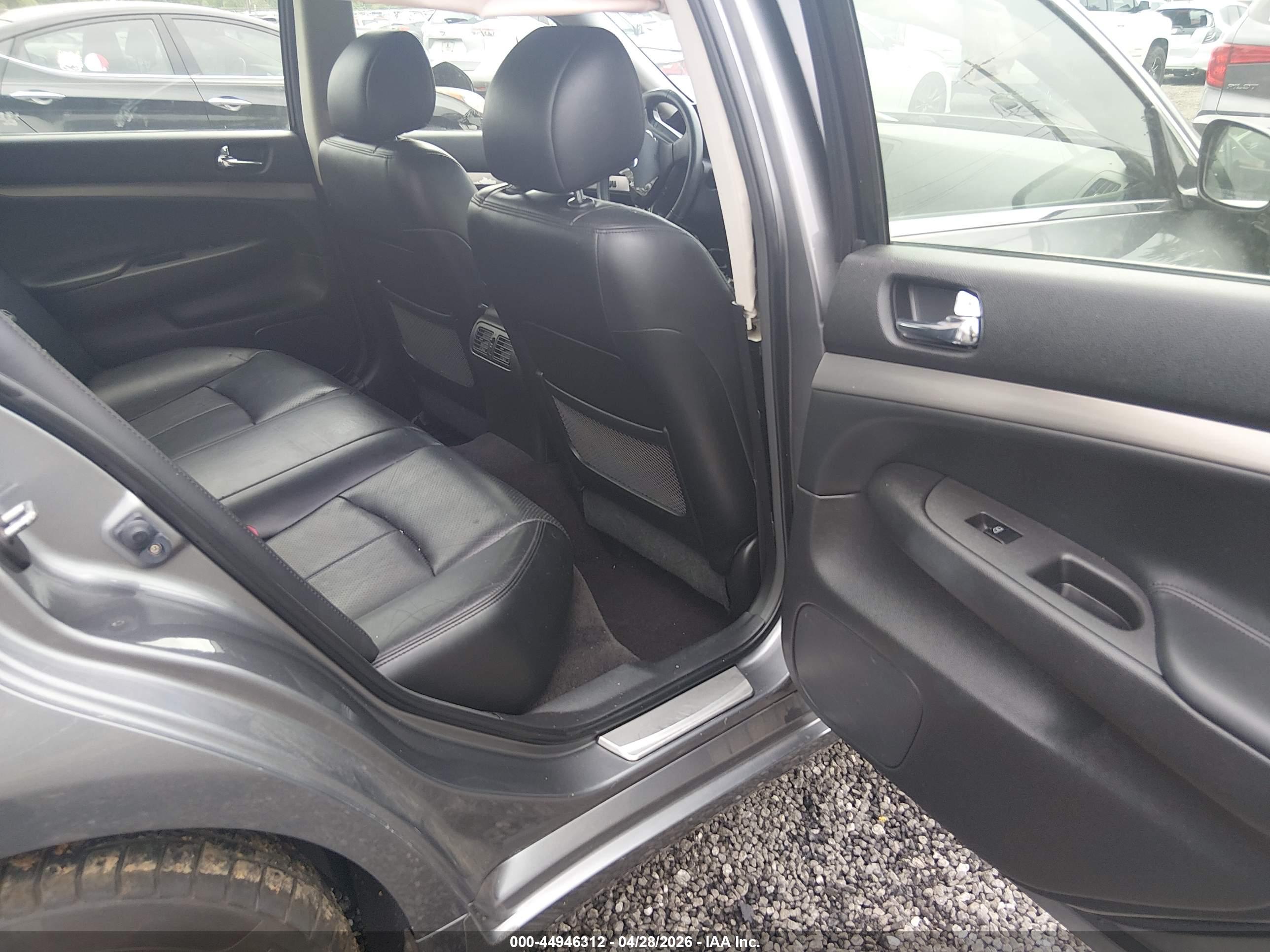 INFINITI G37X image 8