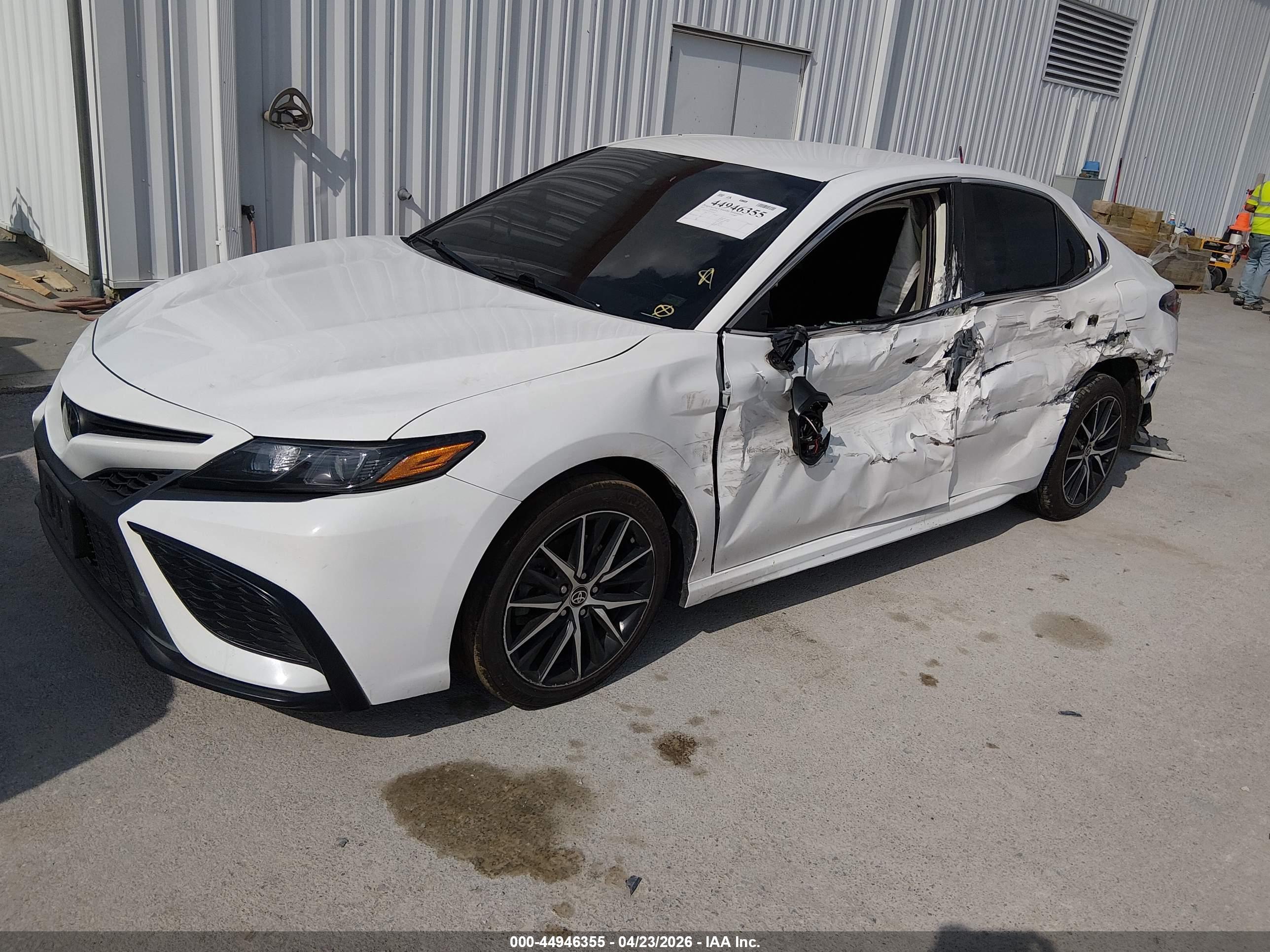 TOYOTA CAMRY image 2