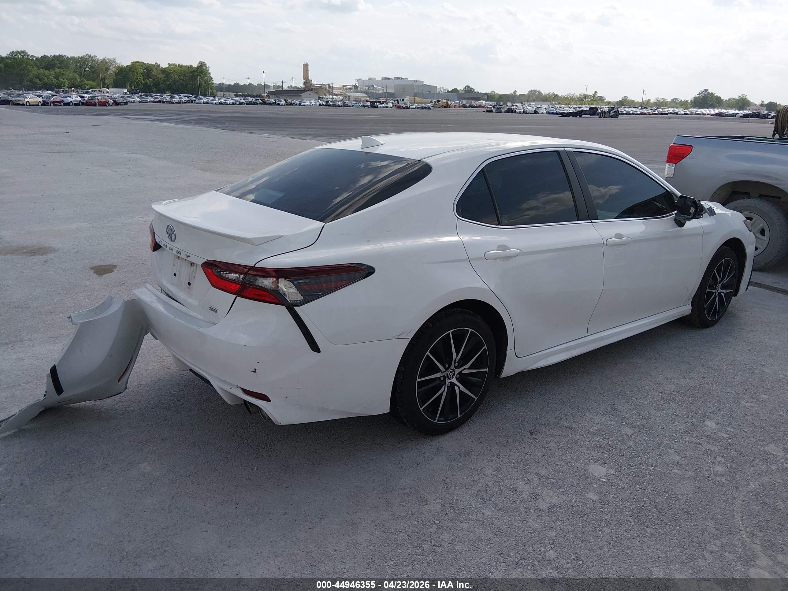 TOYOTA CAMRY image 4