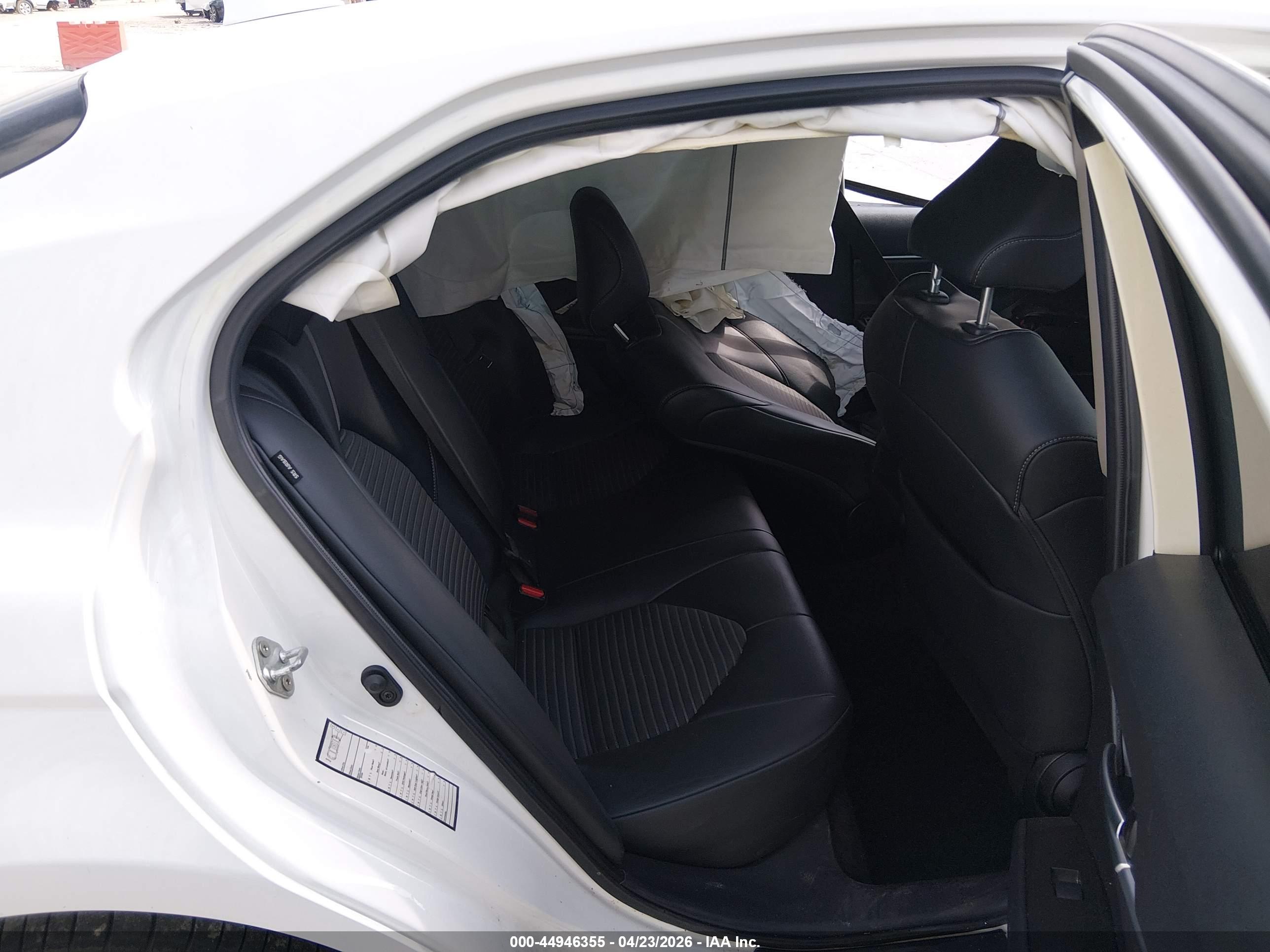 TOYOTA CAMRY image 8