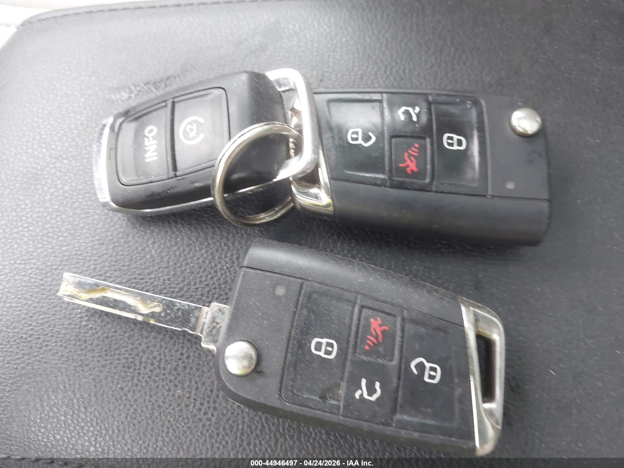VOLKSWAGEN TIGUAN image 11