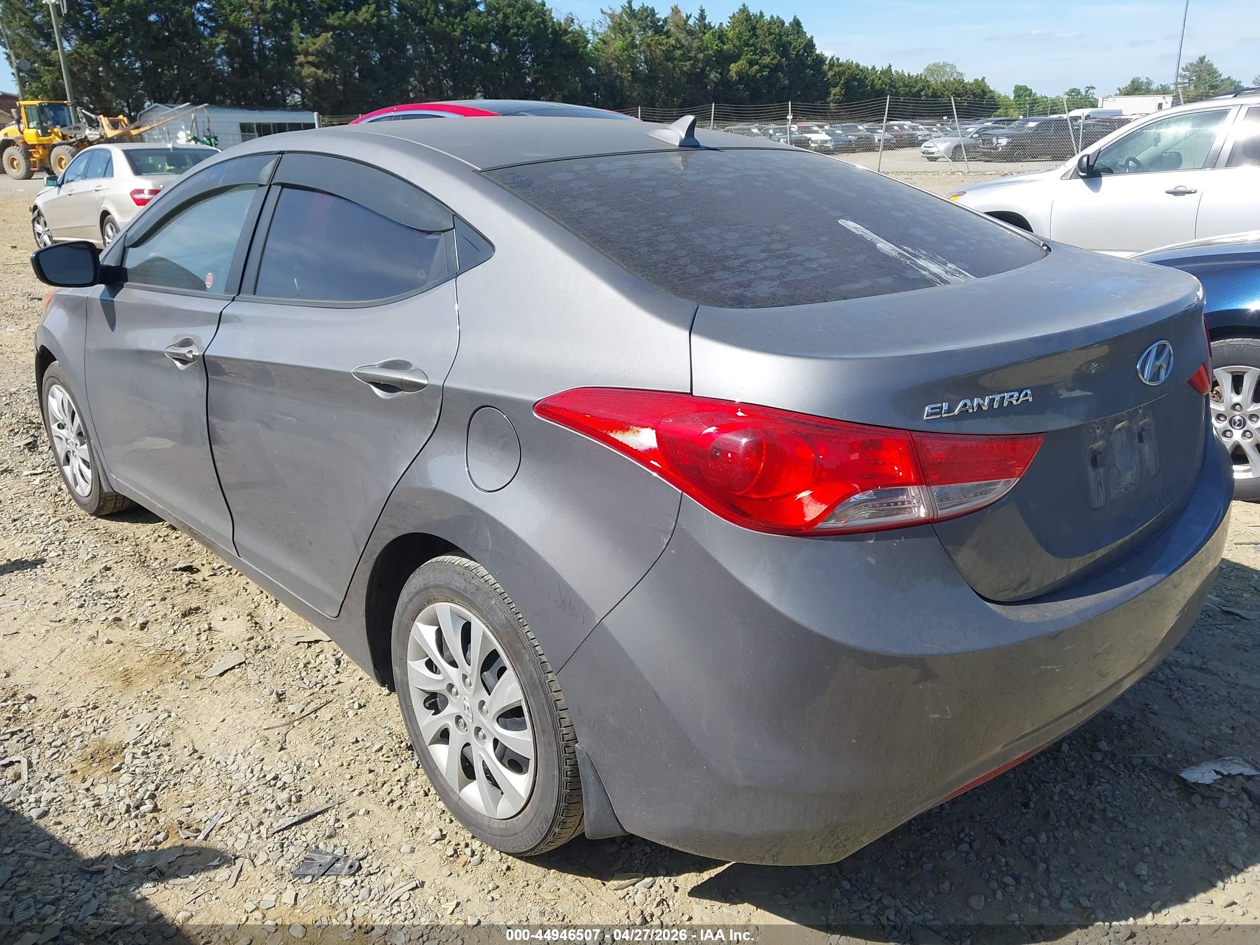 HYUNDAI ELANTRA image 3