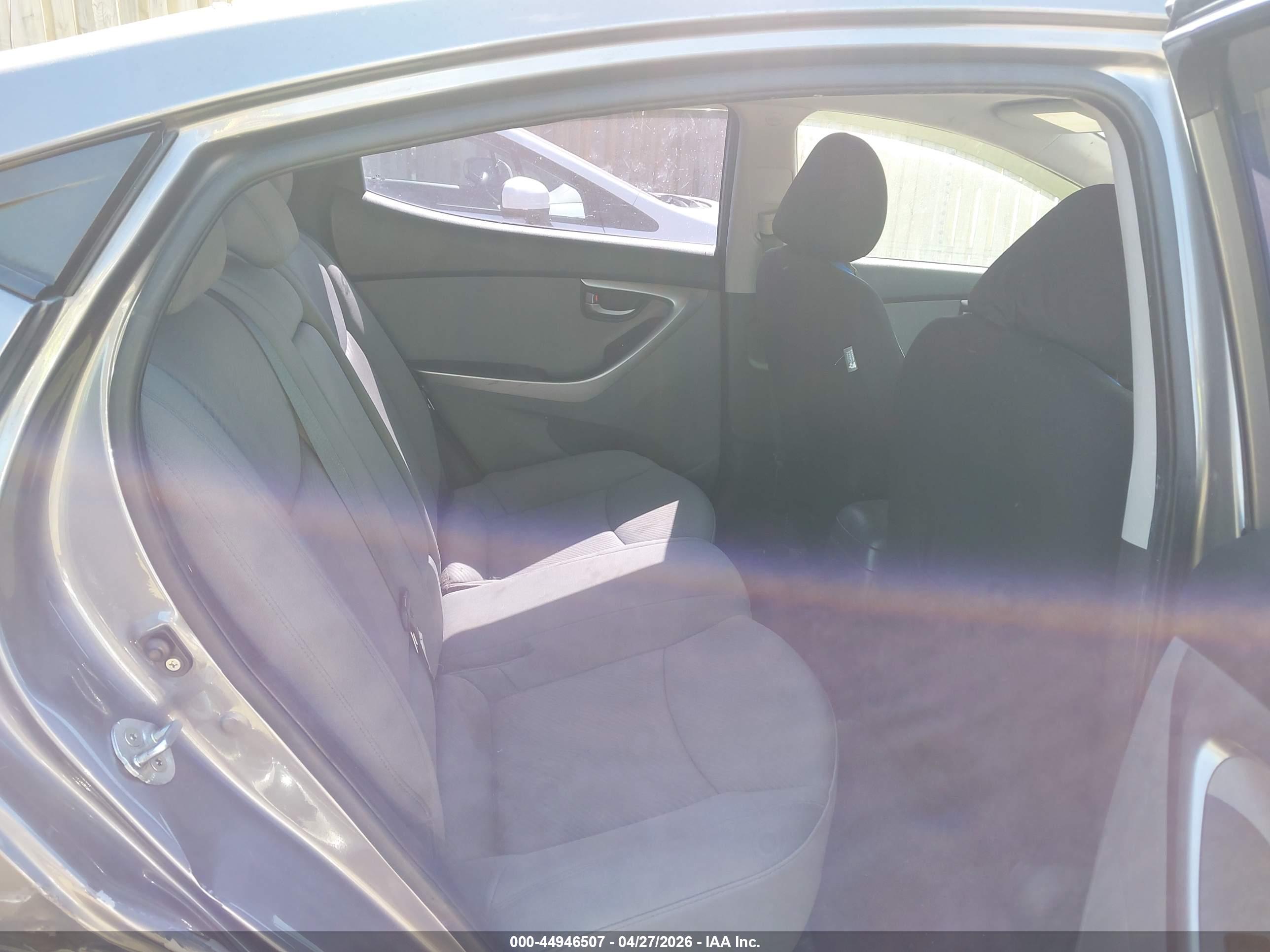 HYUNDAI ELANTRA image 8