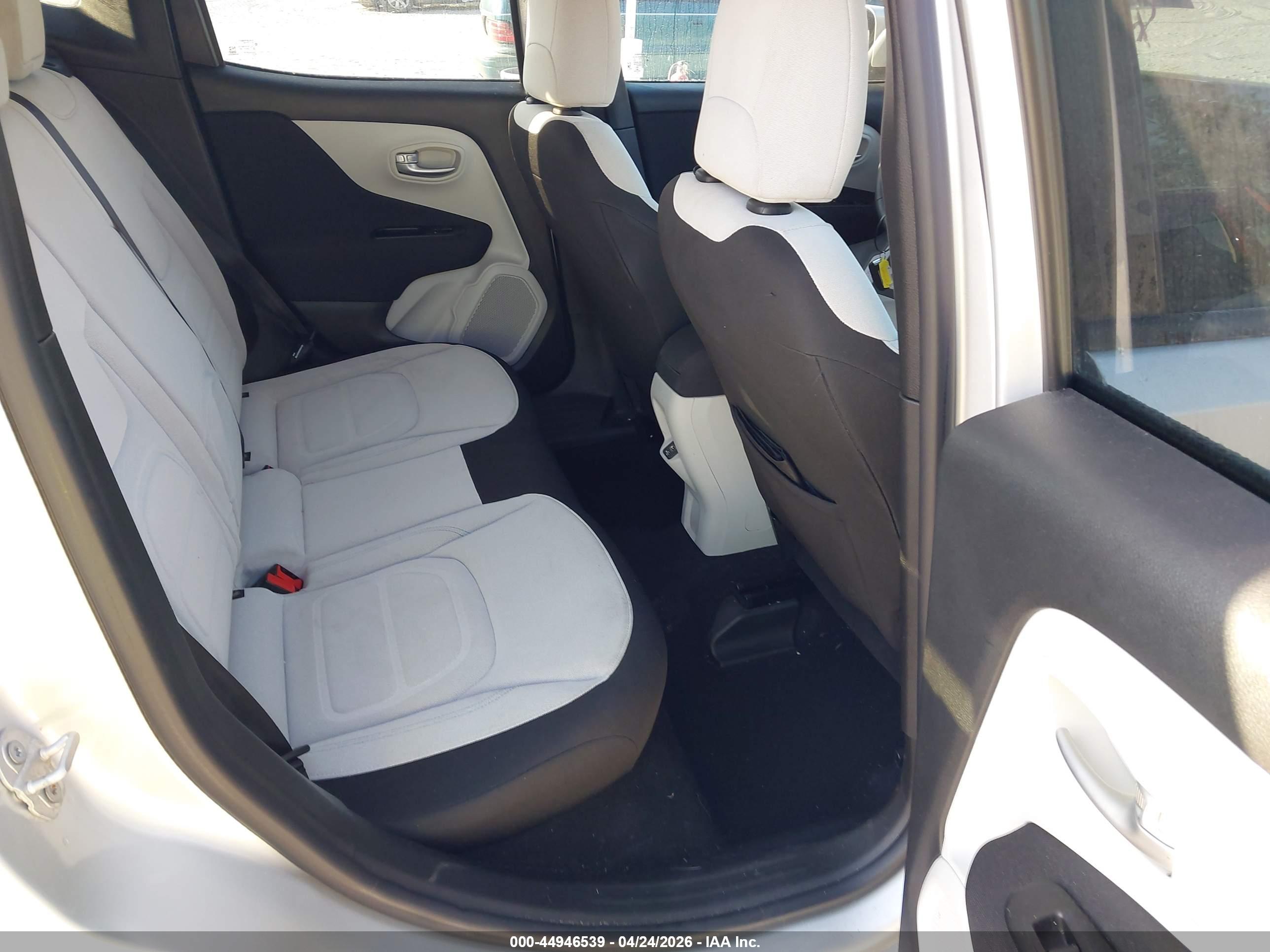 JEEP RENEGADE image 8