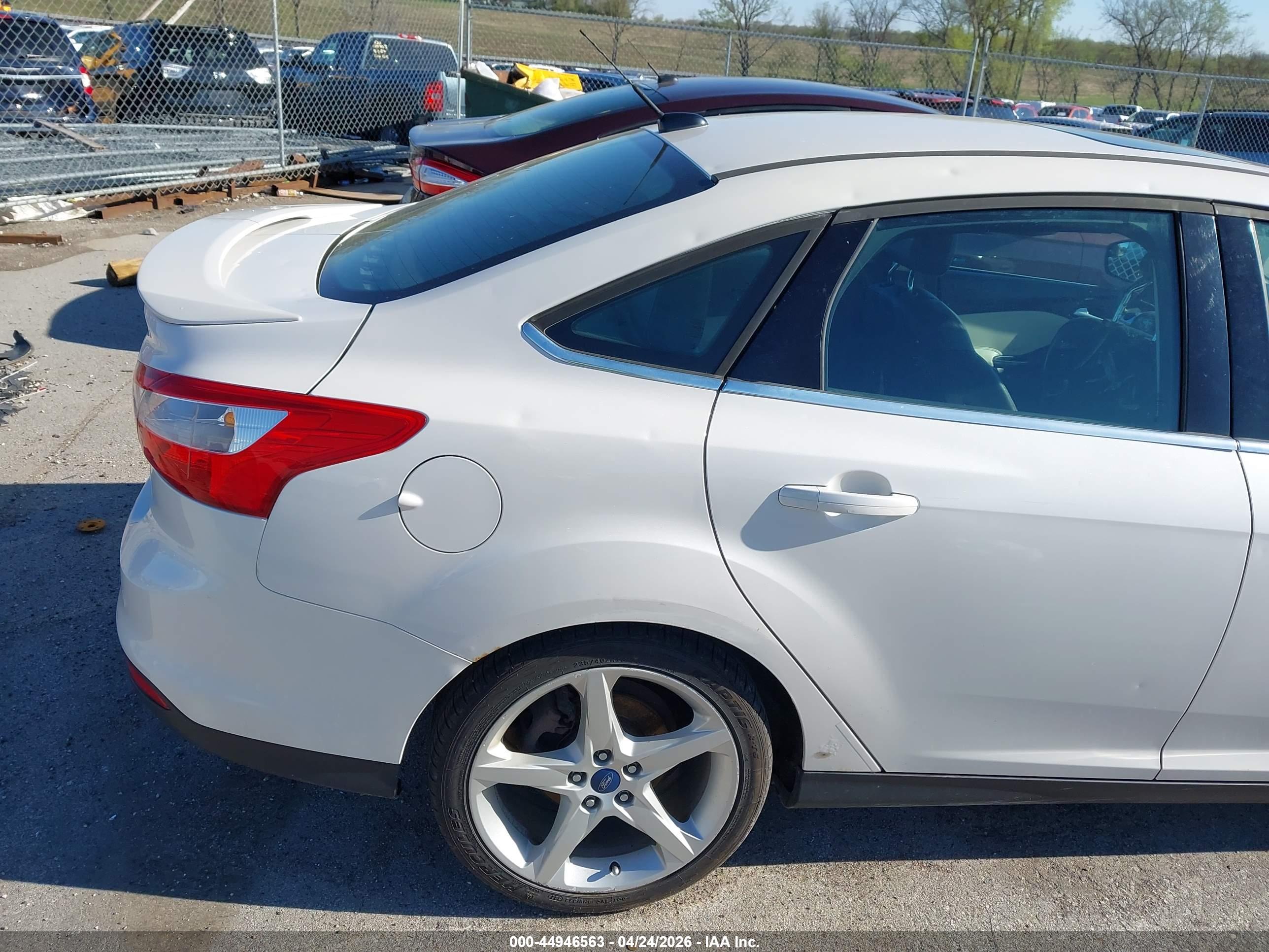 FORD FOCUS image 6