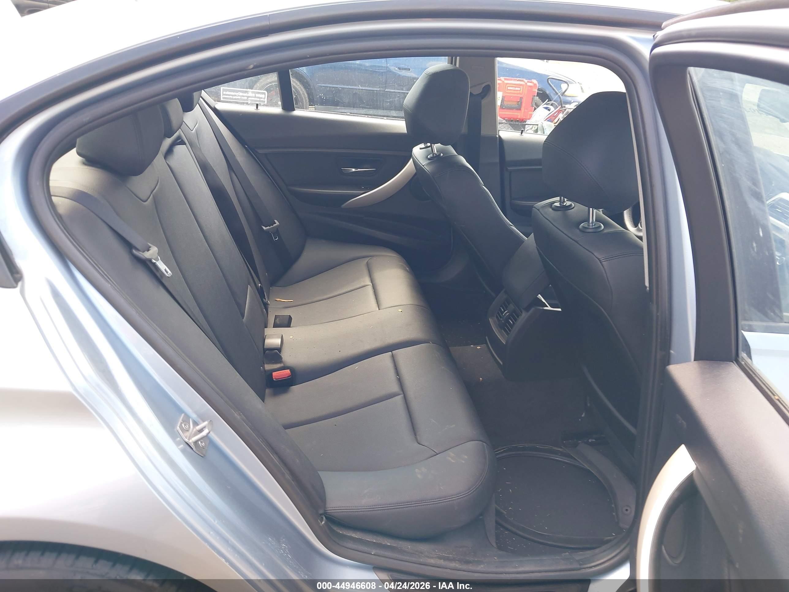 BMW 320I image 8