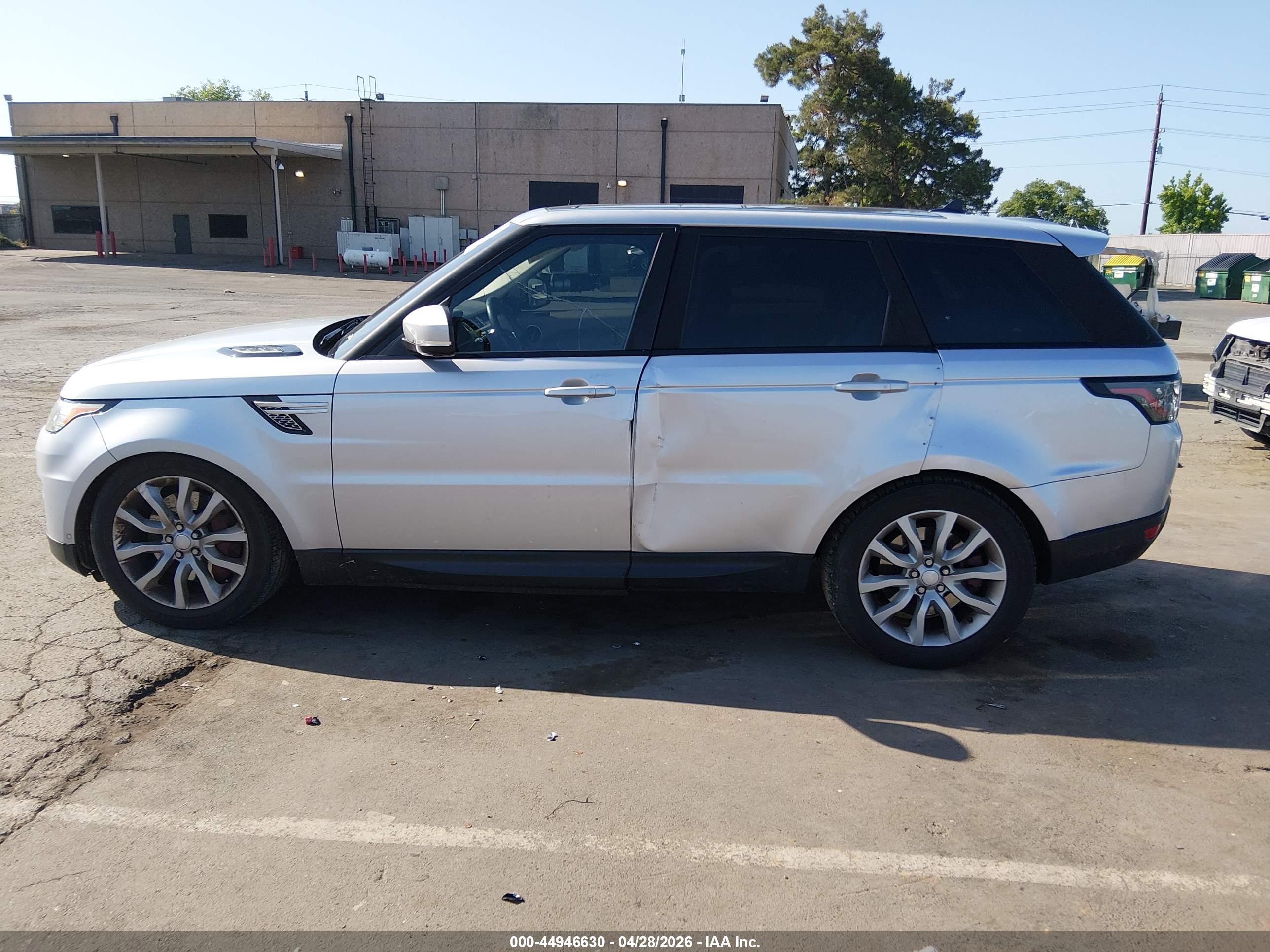 LAND ROVER image 6