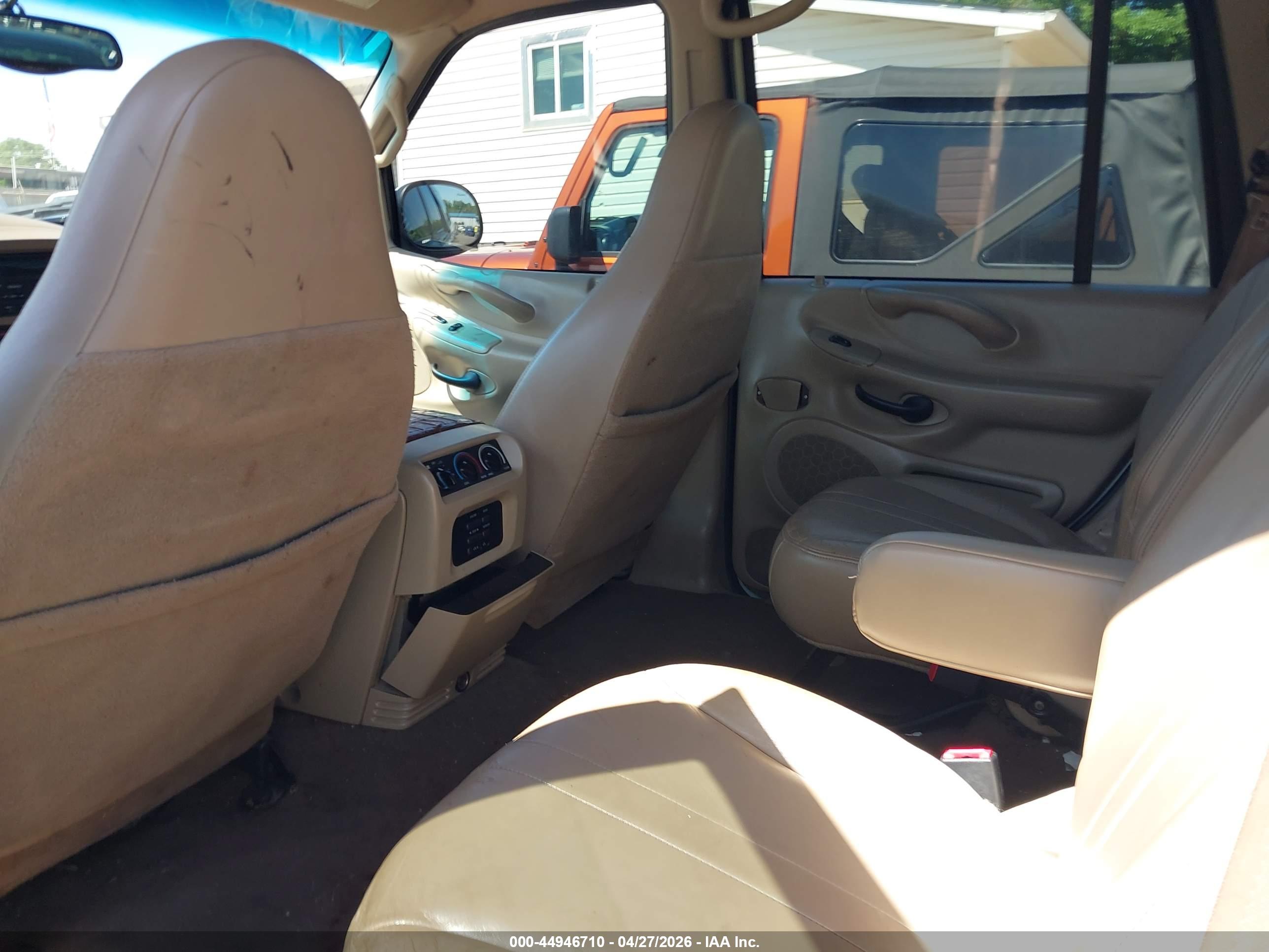 FORD EXPEDITION image 8