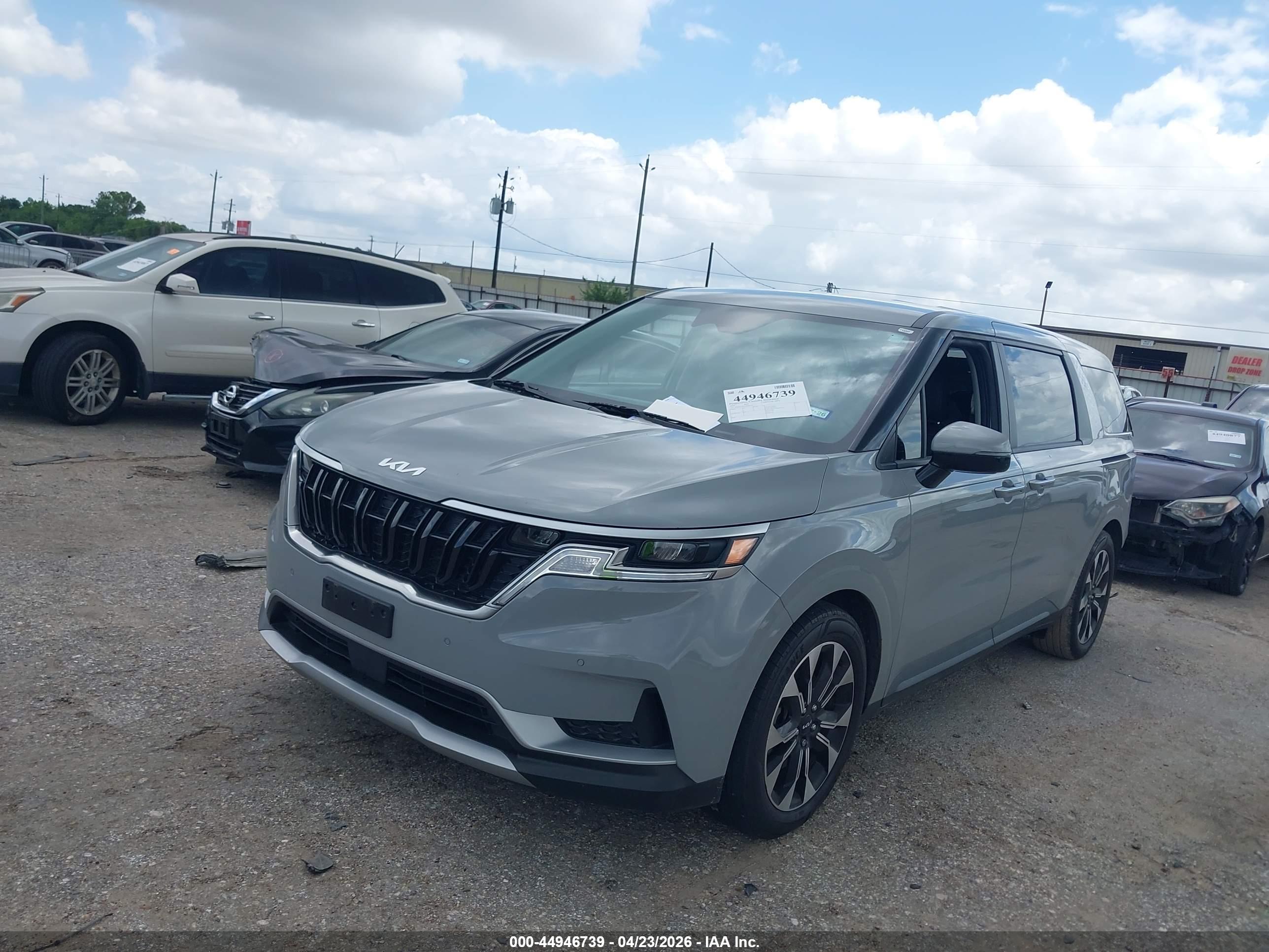 KIA CARNIVAL image 2