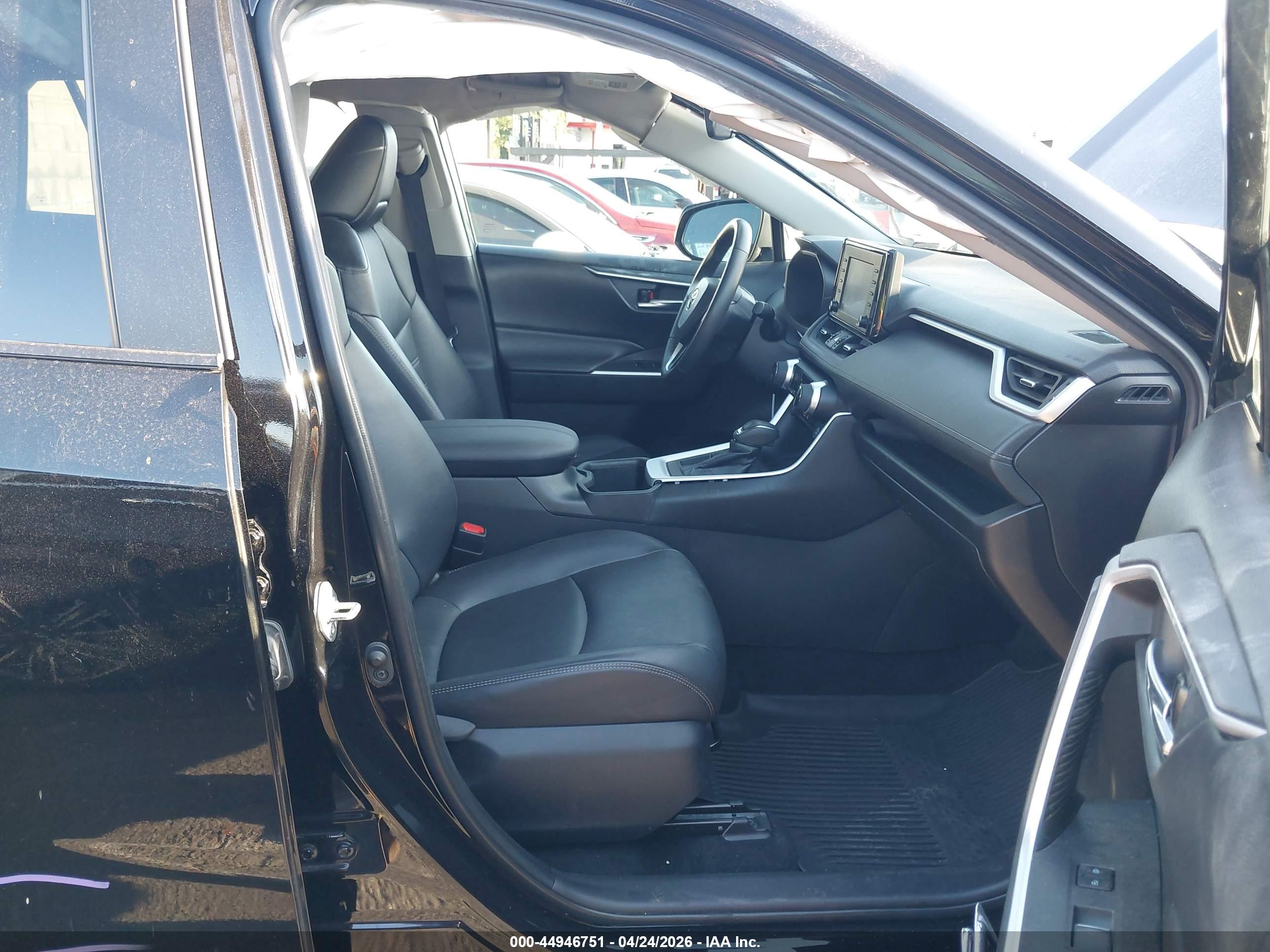 TOYOTA RAV4 image 5