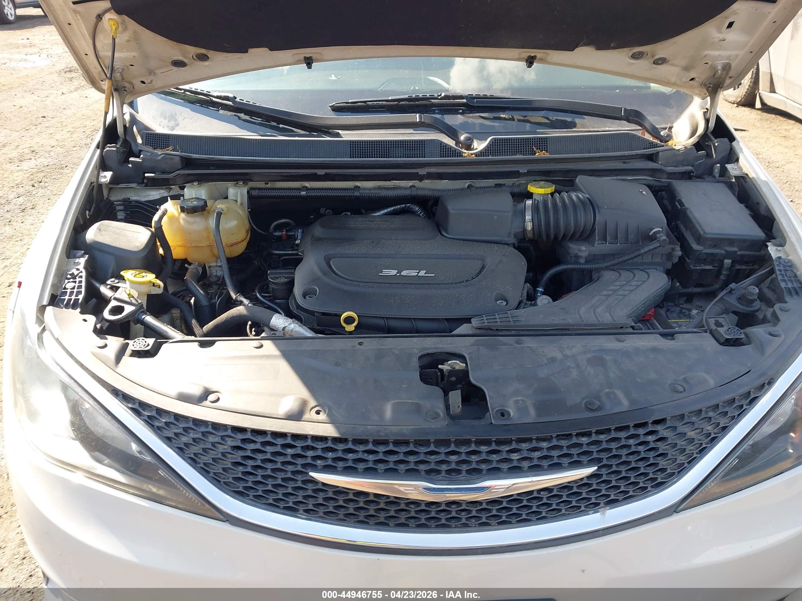 CHRYSLER PACIFICA image 10