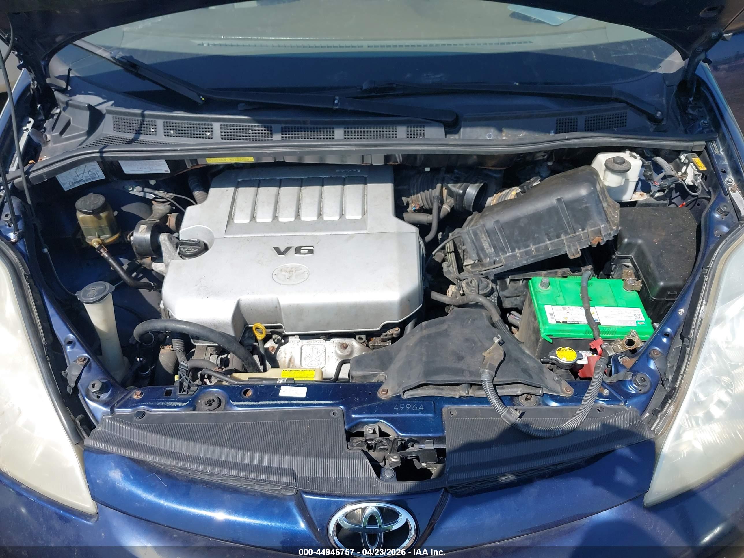 TOYOTA SIENNA image 10