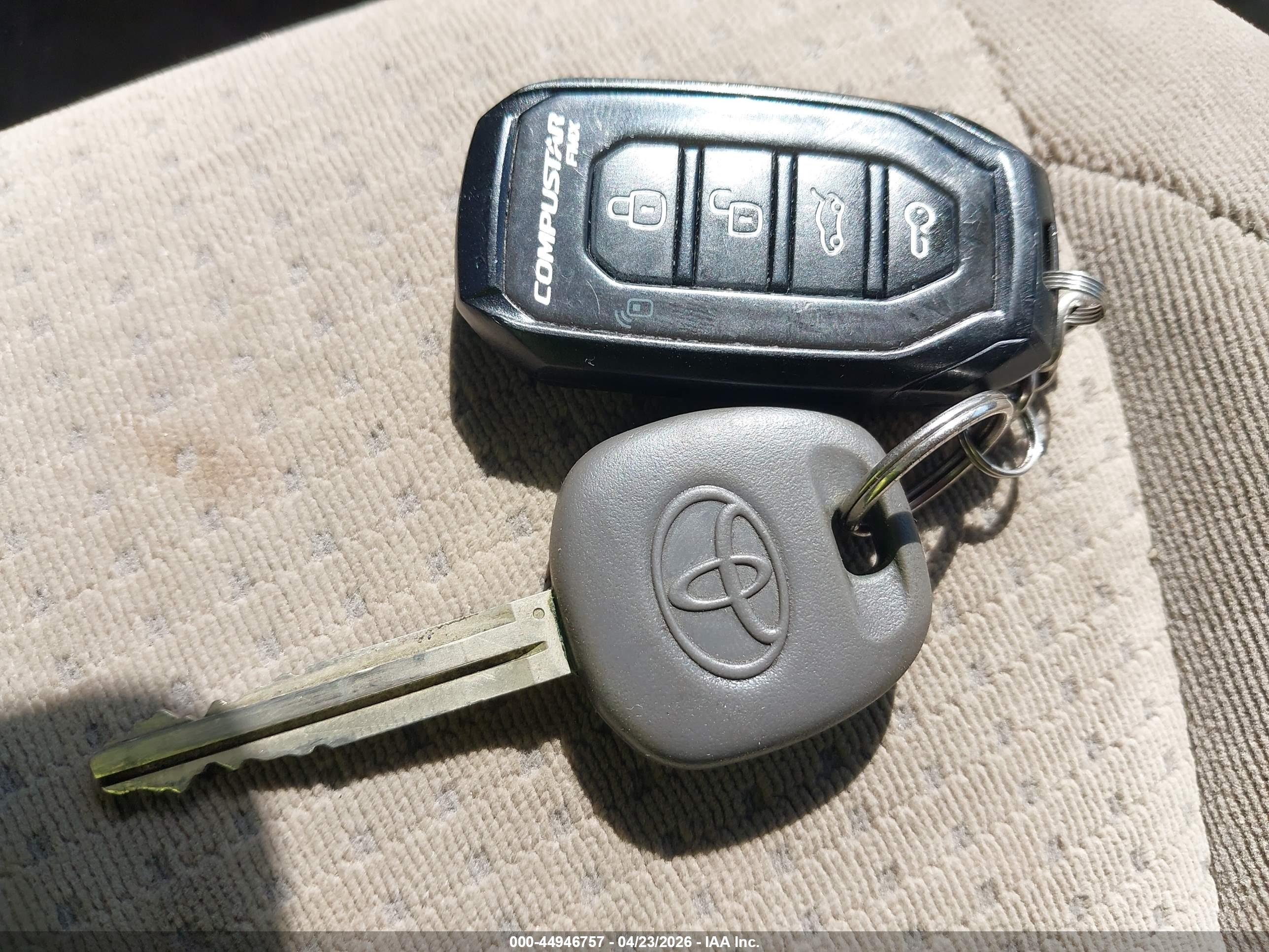 TOYOTA SIENNA image 11