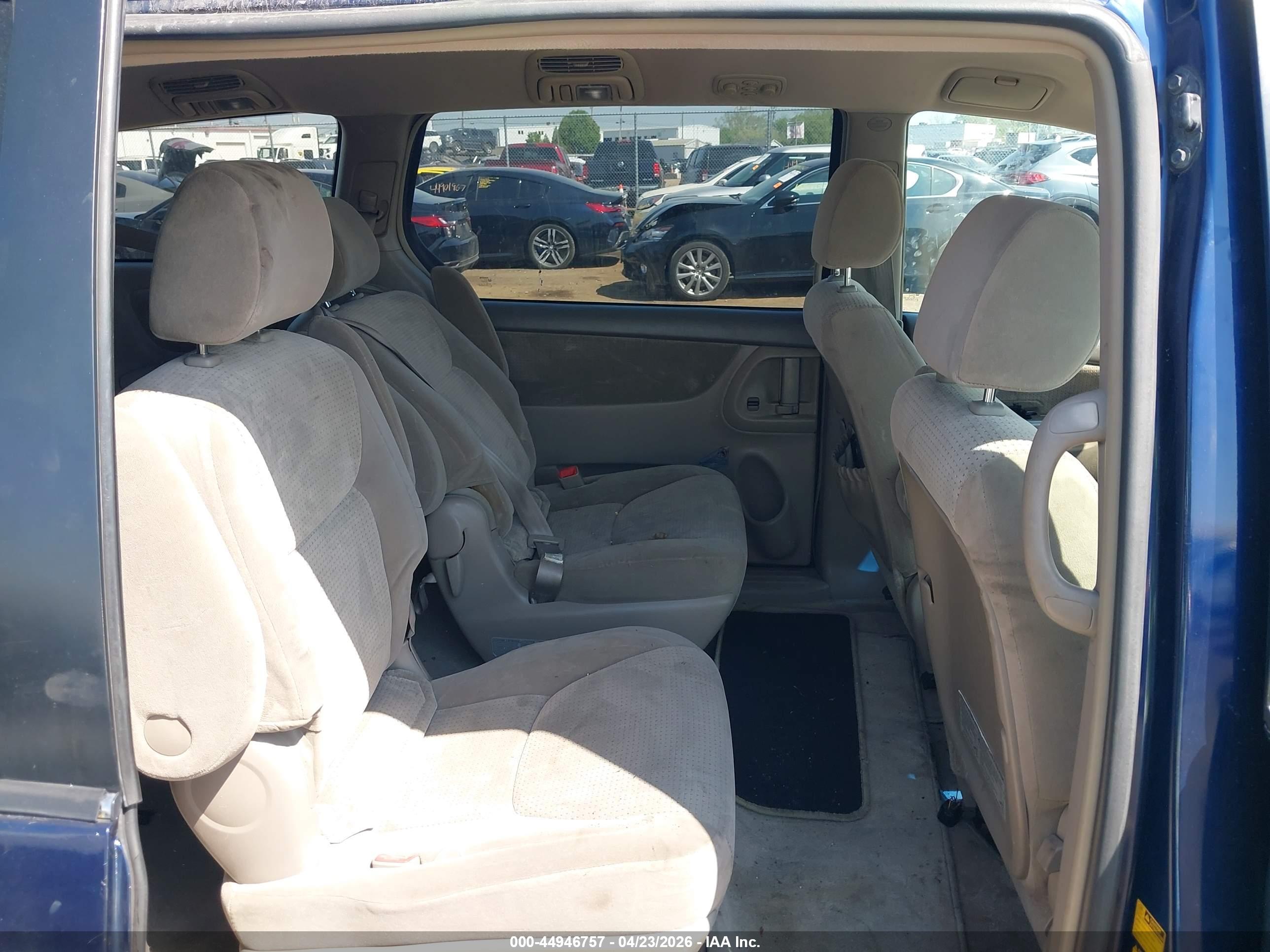 TOYOTA SIENNA image 8