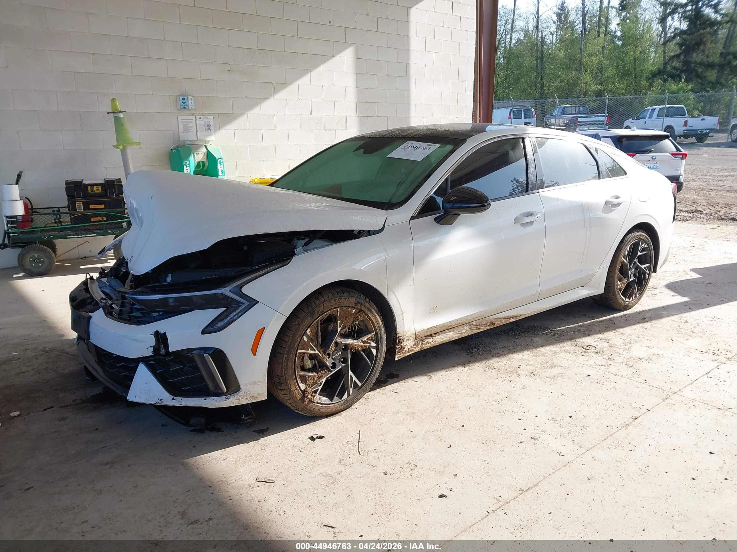 KIA K5 image 2
