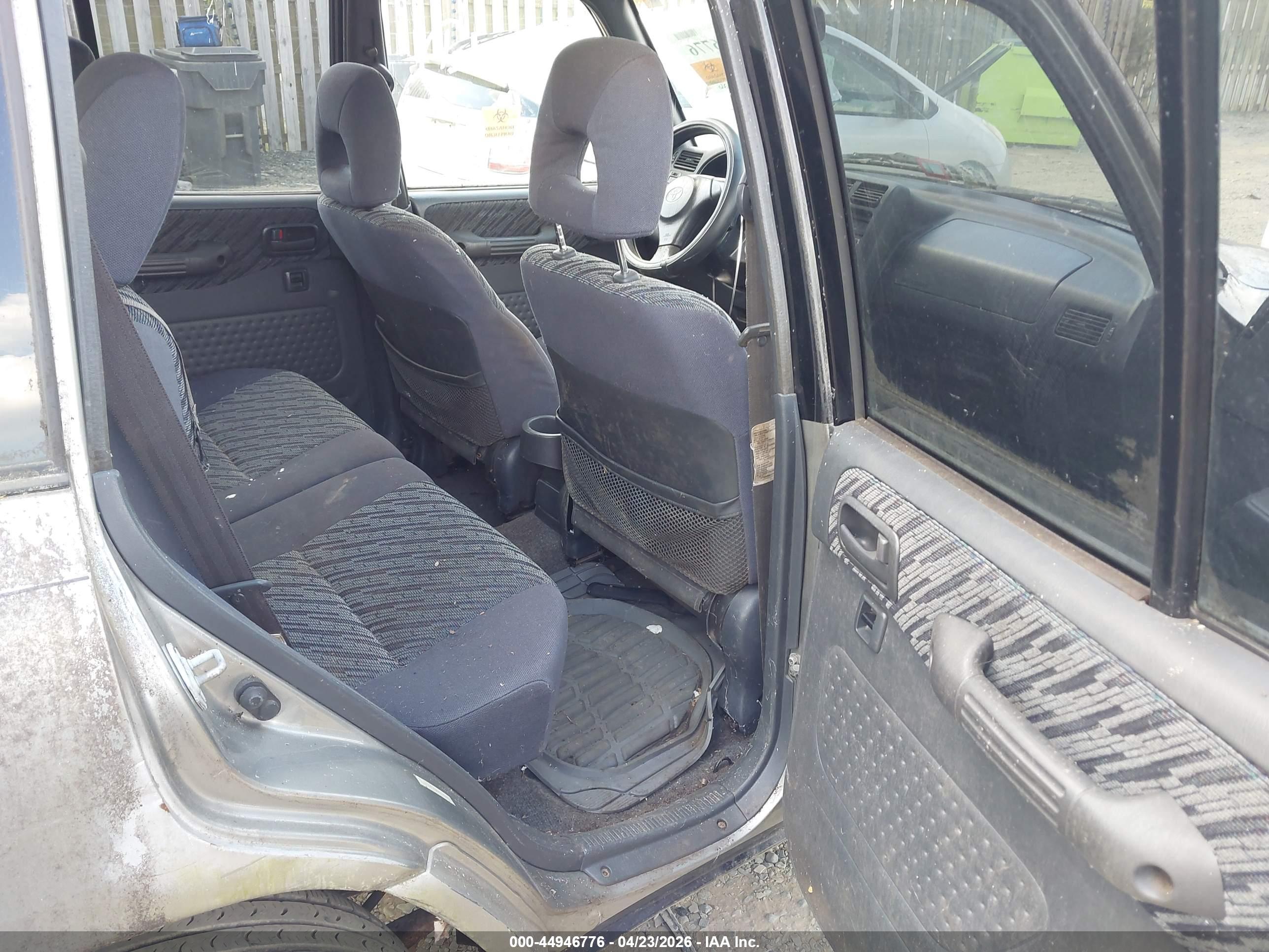 TOYOTA RAV4 image 8