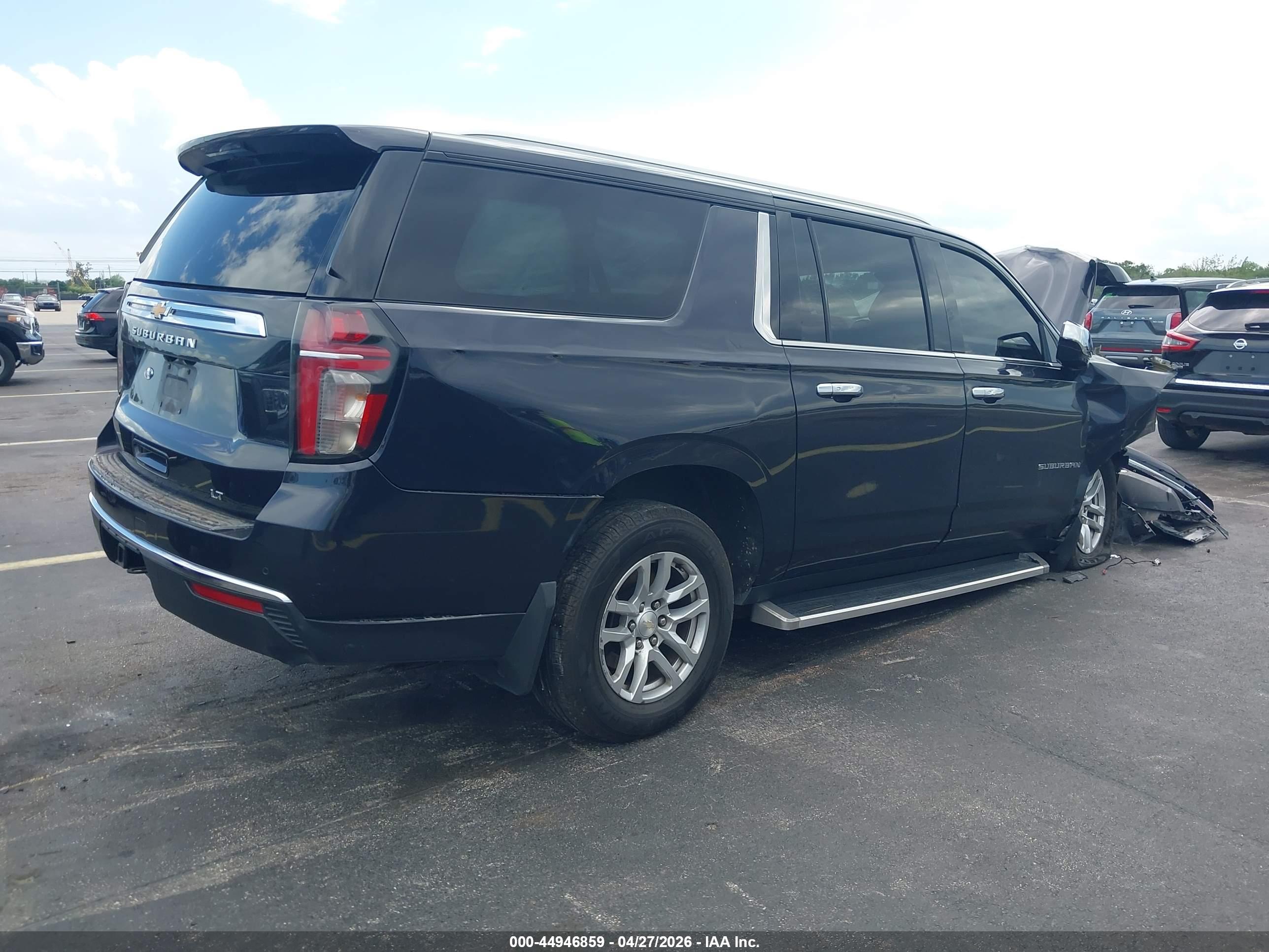 CHEVROLET SUBURBAN image 4
