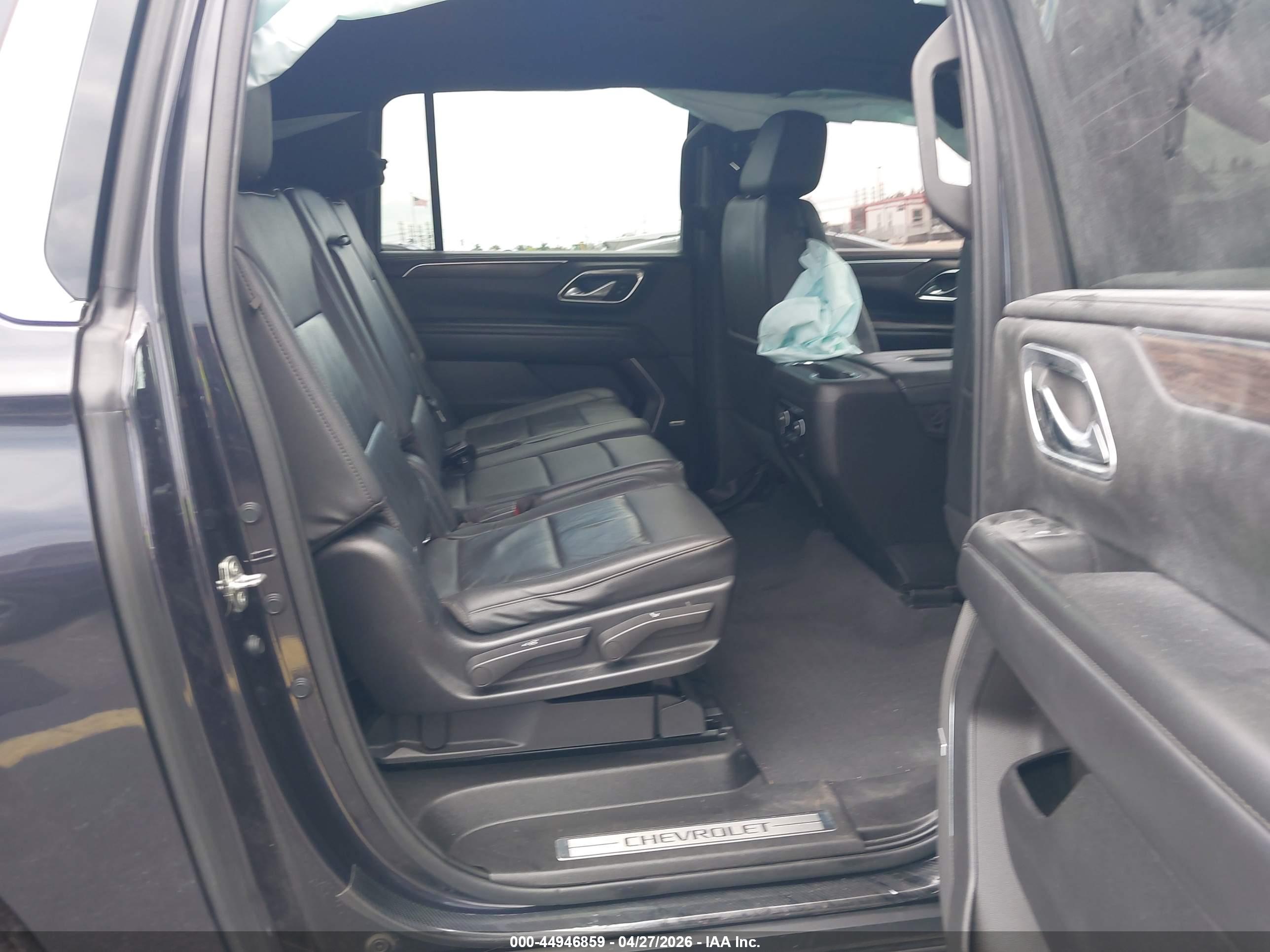 CHEVROLET SUBURBAN image 8