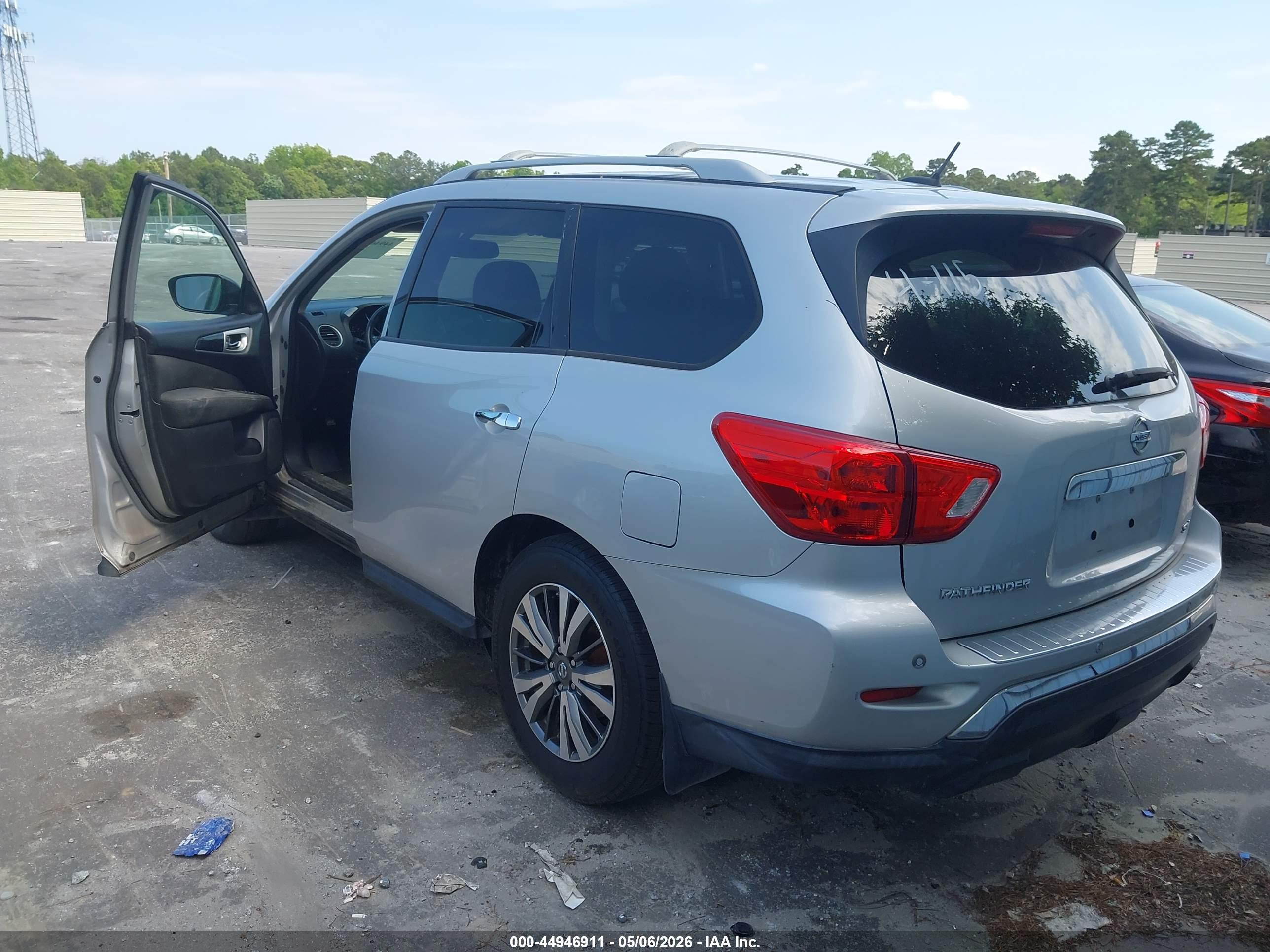 NISSAN PATHFINDER image 3