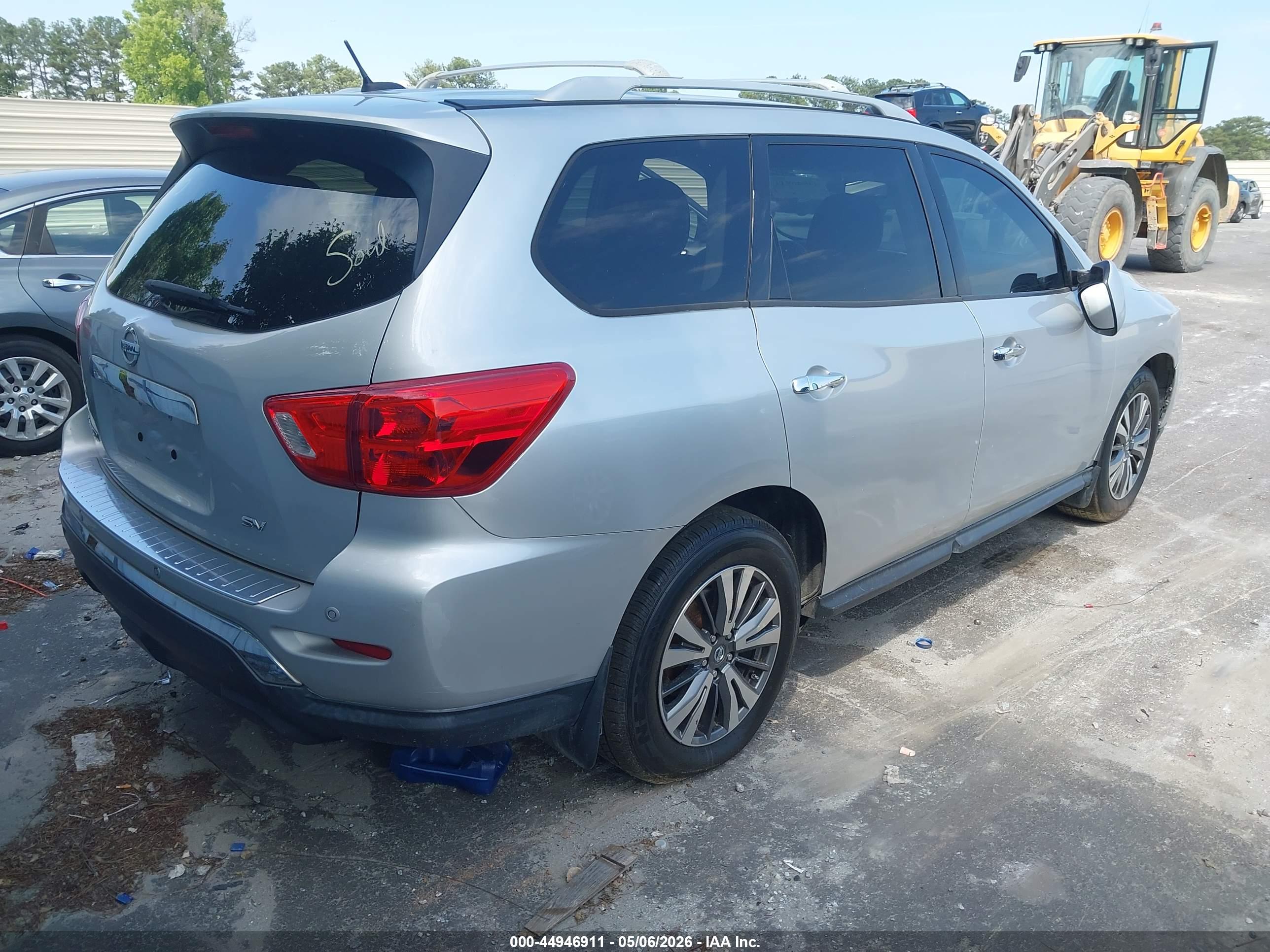 NISSAN PATHFINDER image 4