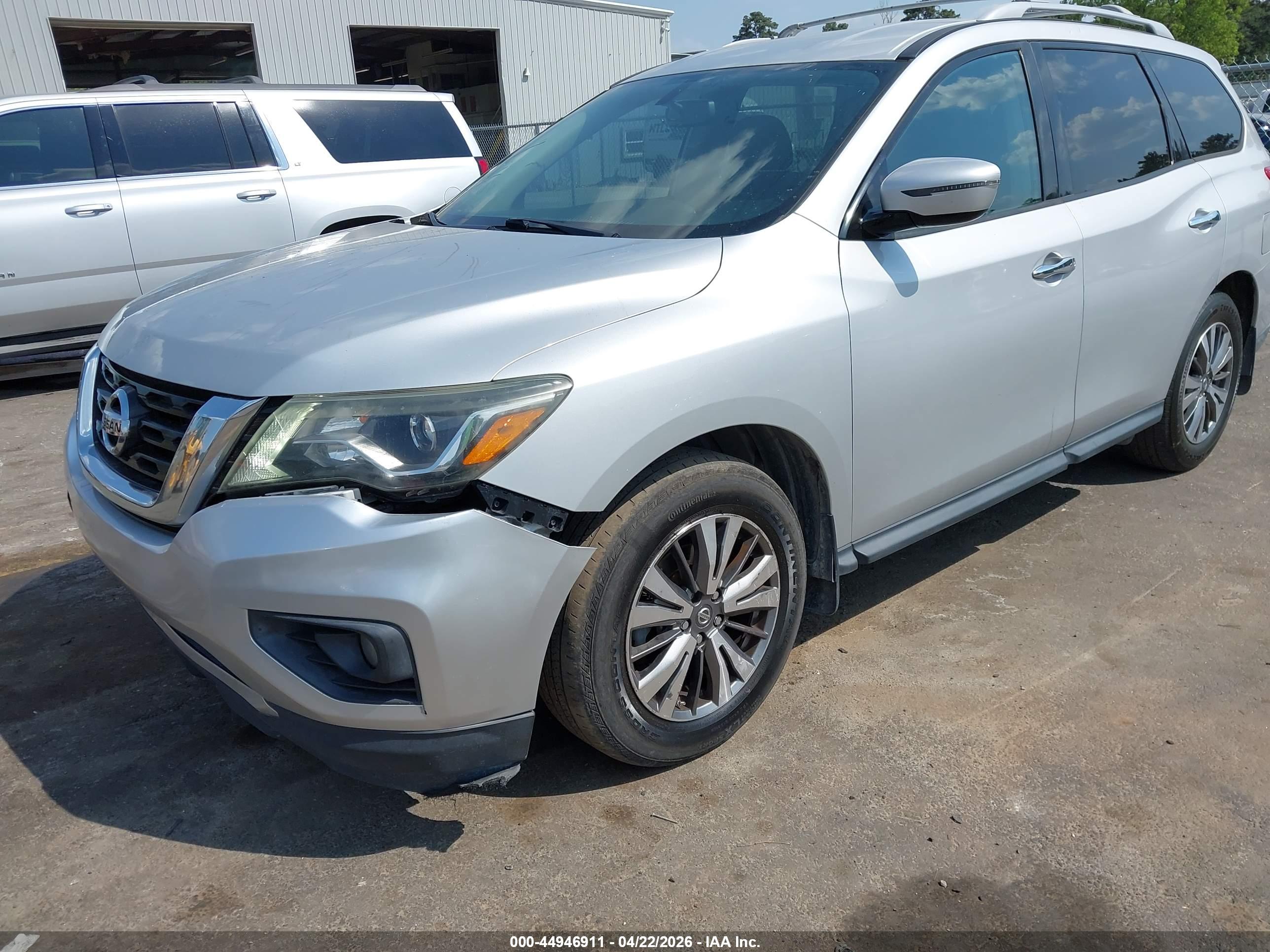 NISSAN PATHFINDER image 6