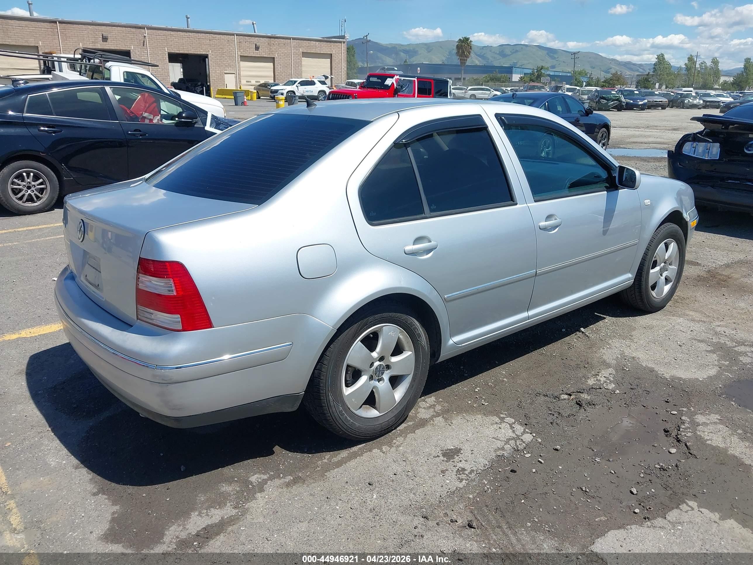 VOLKSWAGEN JETTA image 4