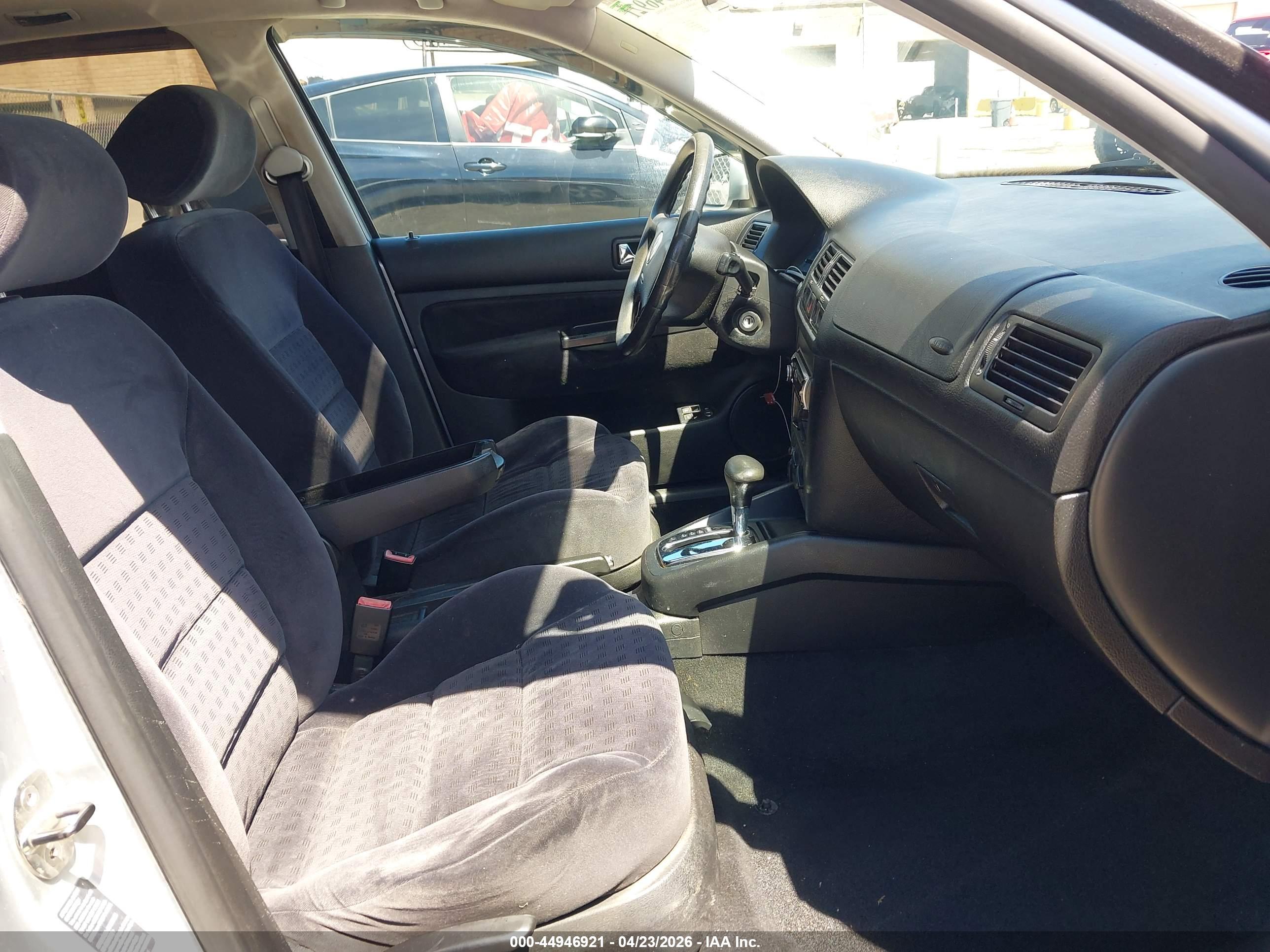 VOLKSWAGEN JETTA image 5
