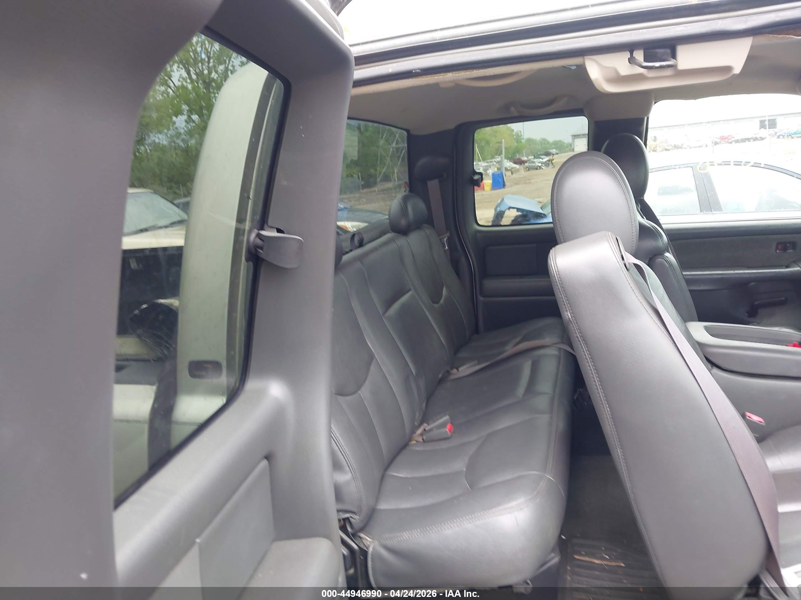 CHEVROLET SILVERADO image 8