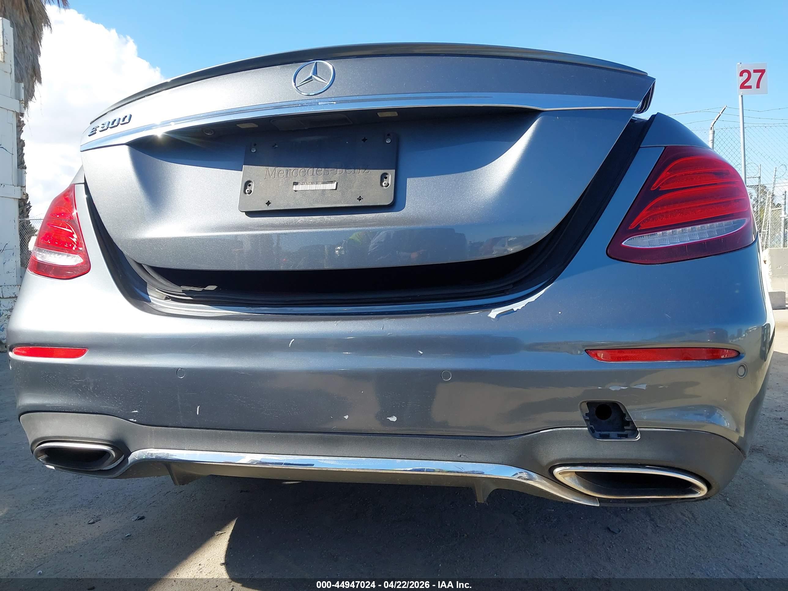 MERCEDES-BENZ E image 6