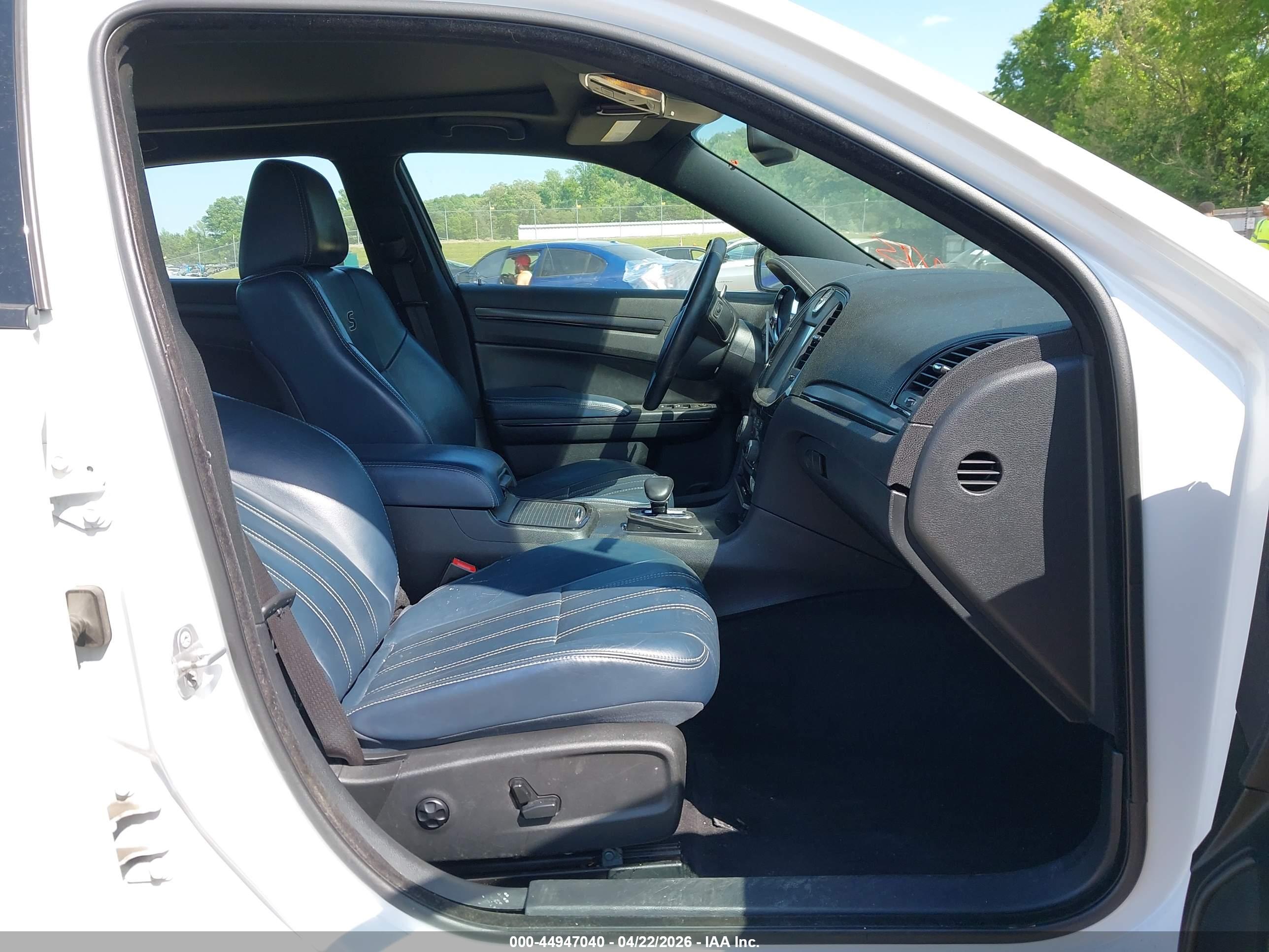 CHRYSLER 300 image 5