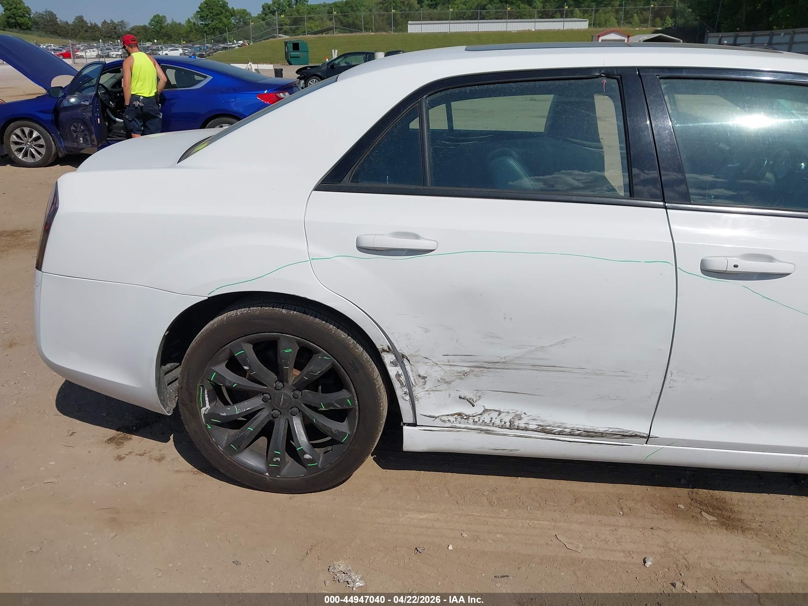 CHRYSLER 300 image 6