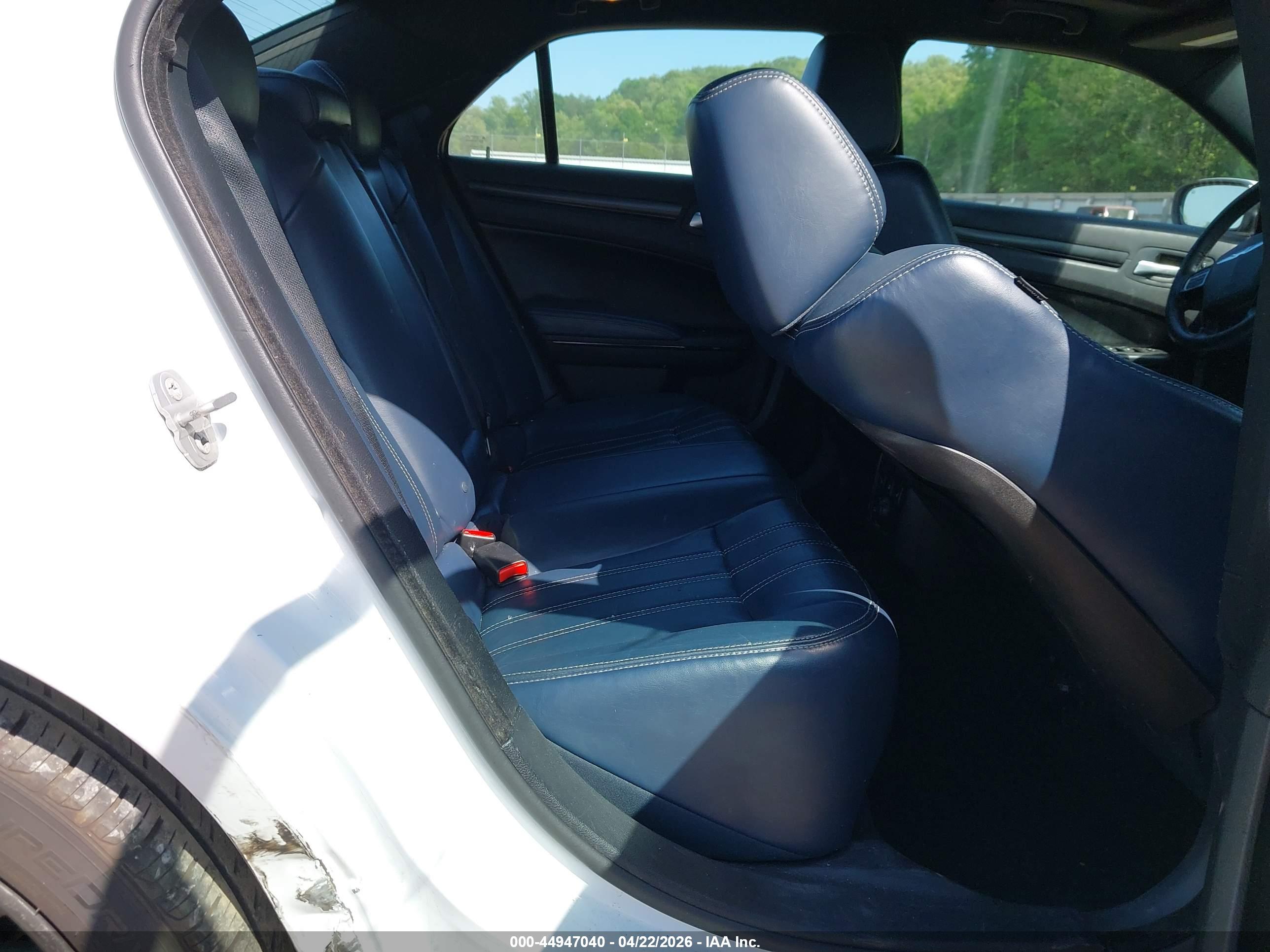 CHRYSLER 300 image 8