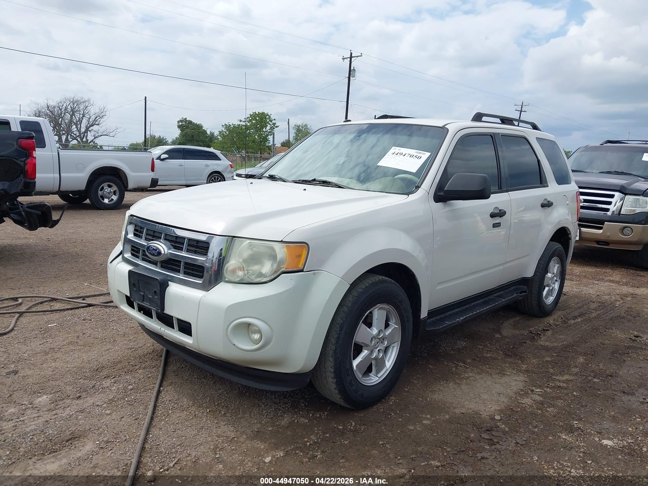 FORD ESCAPE image 2
