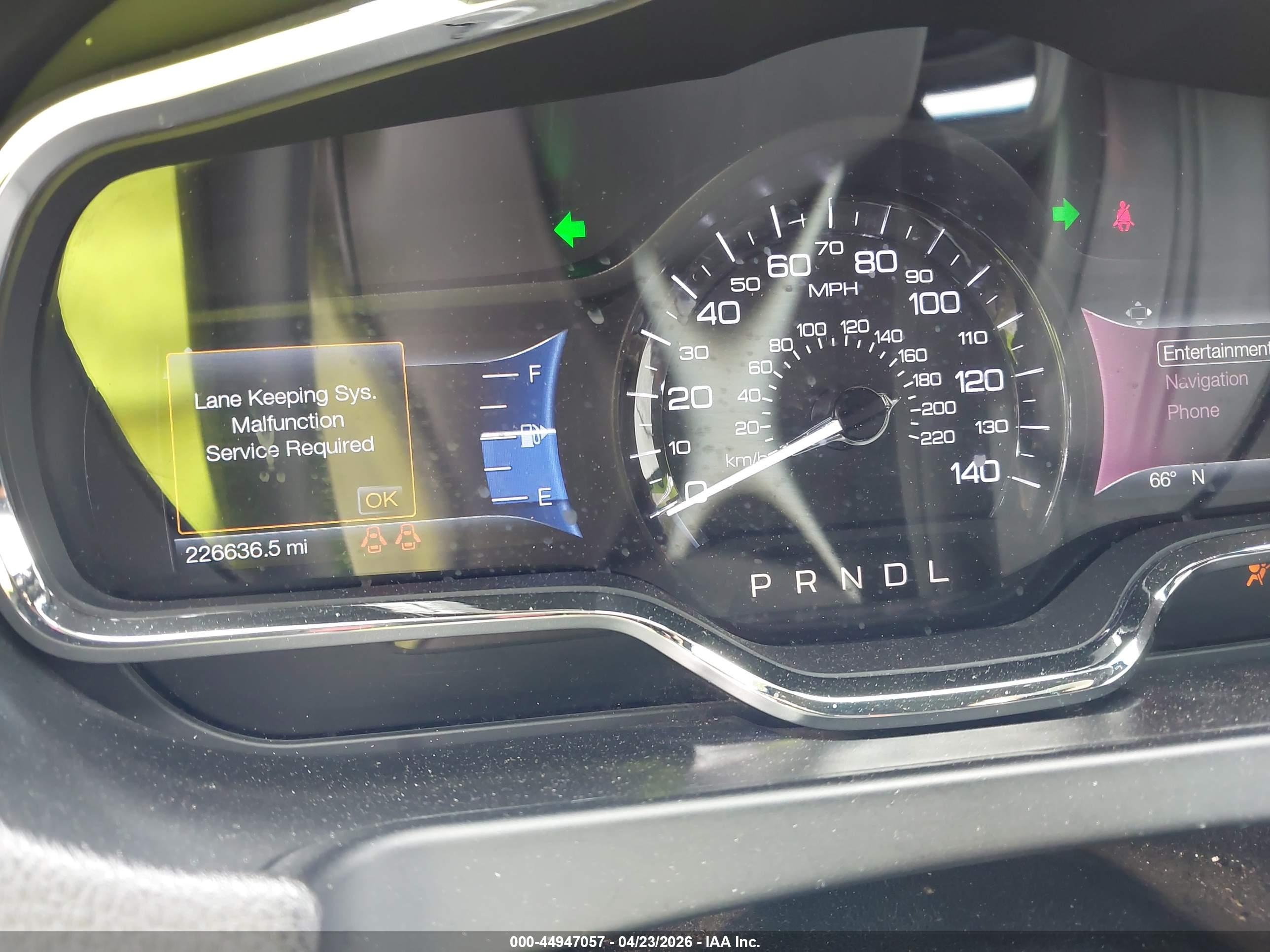 LINCOLN MKT image 7
