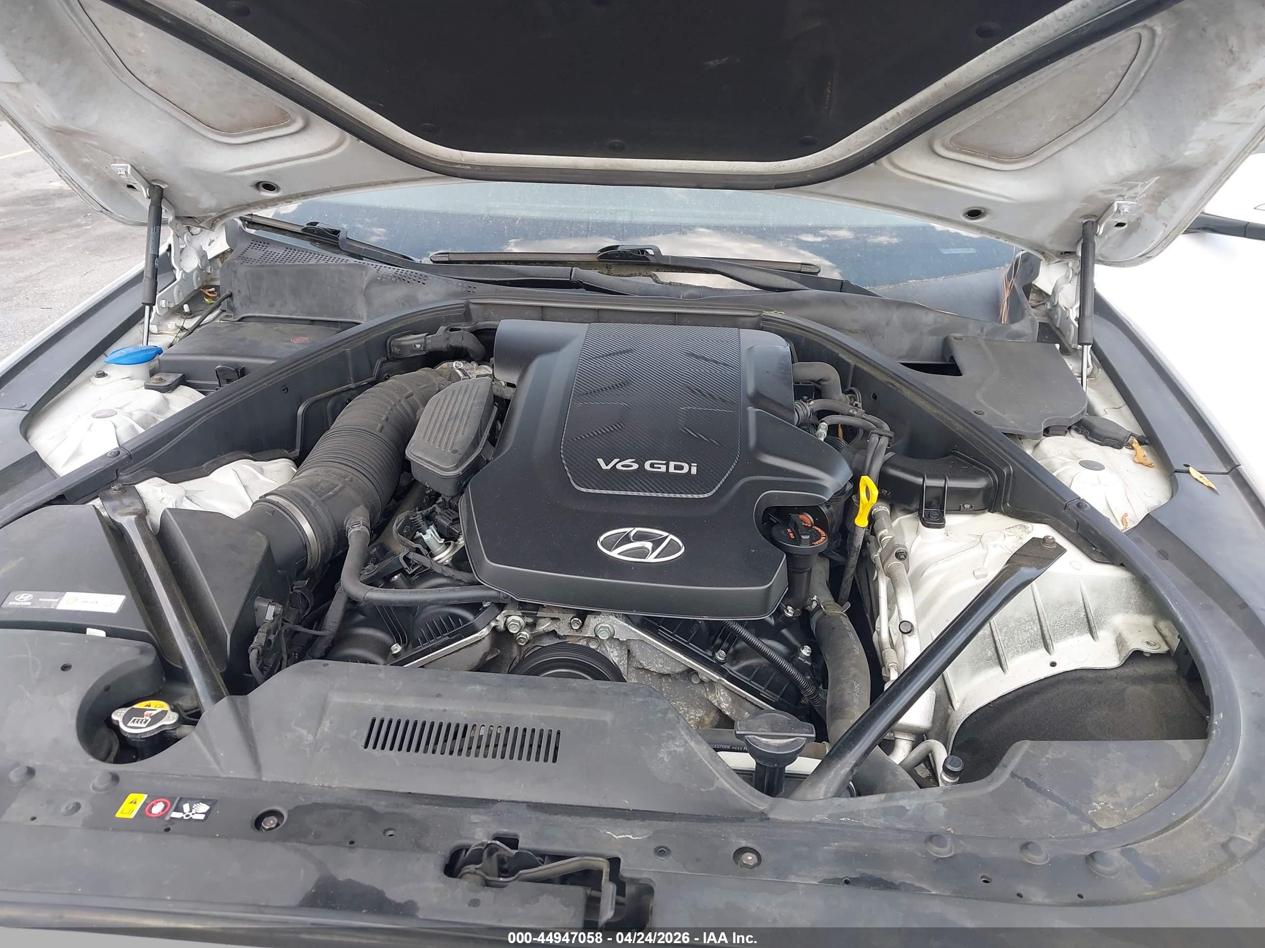 HYUNDAI GENESIS image 10