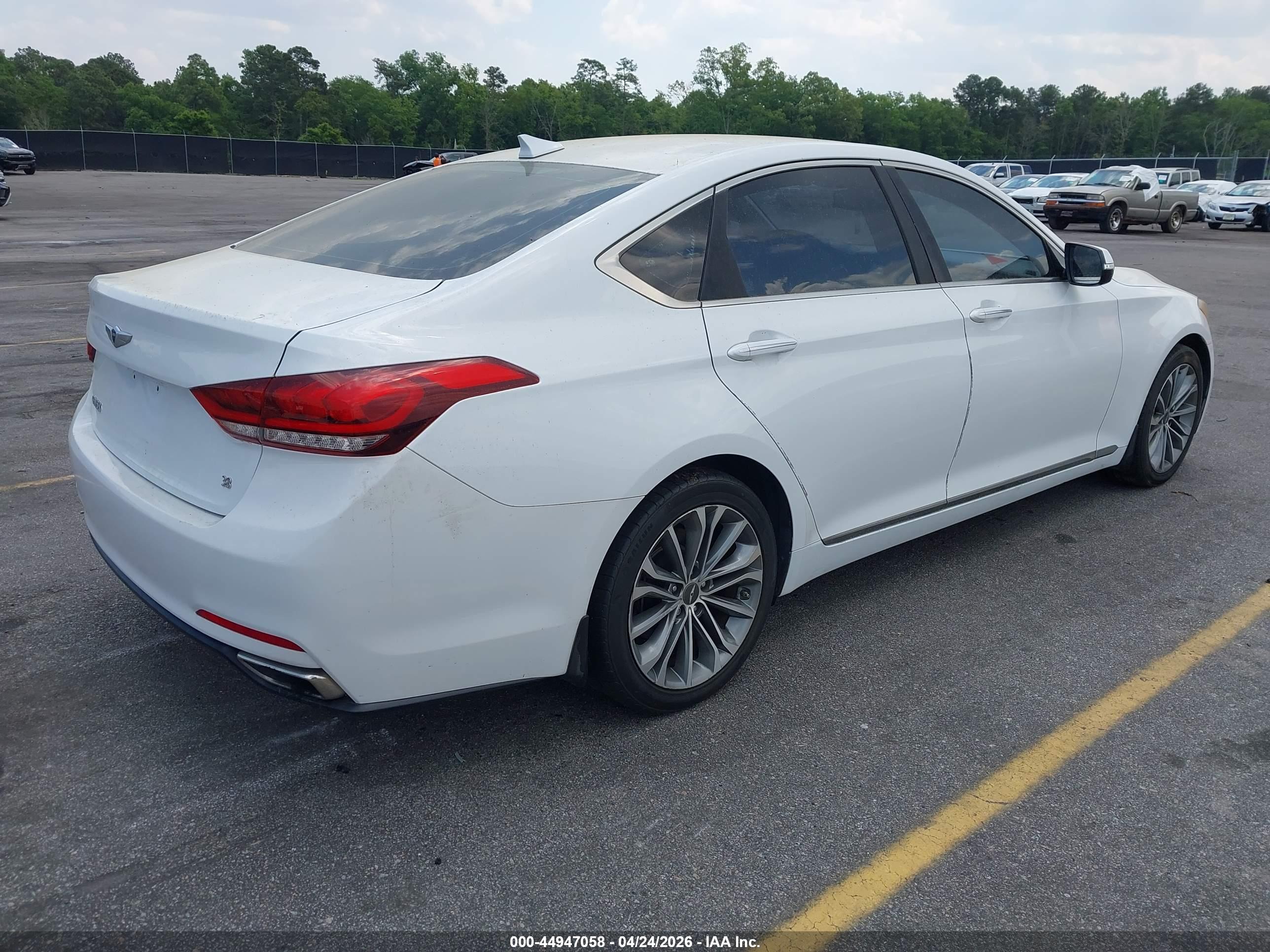 HYUNDAI GENESIS image 4