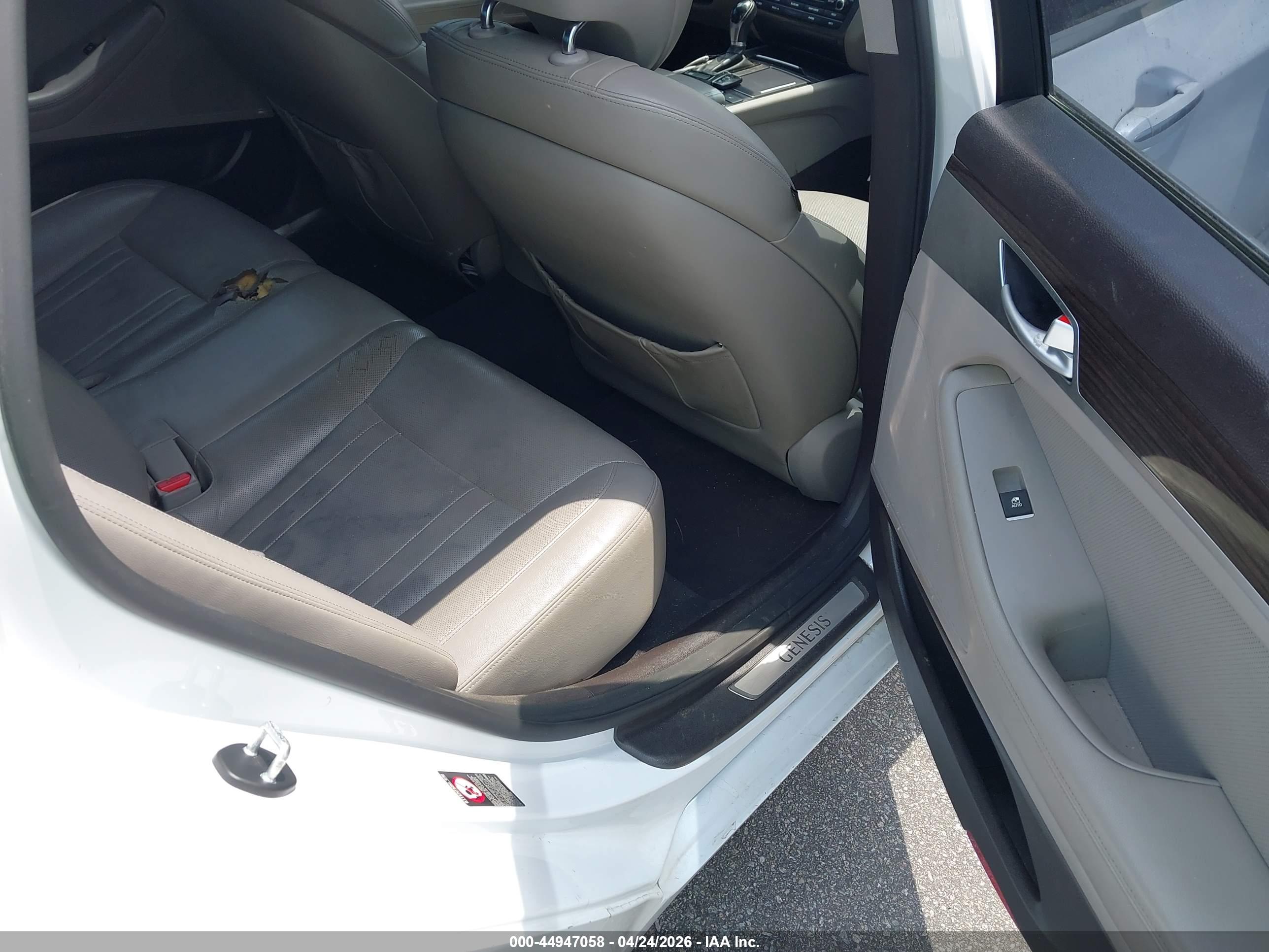 HYUNDAI GENESIS image 8