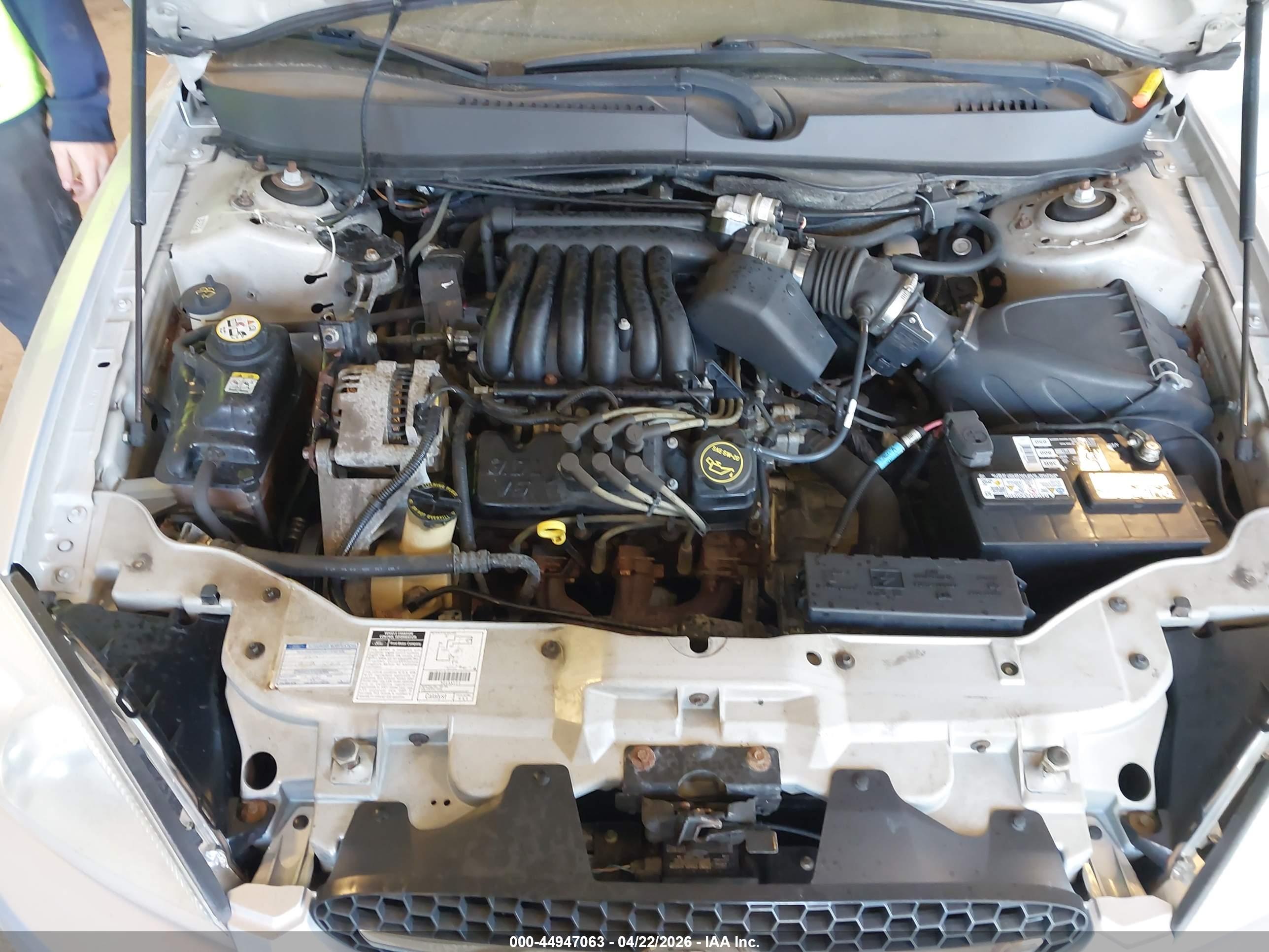 FORD TAURUS image 10