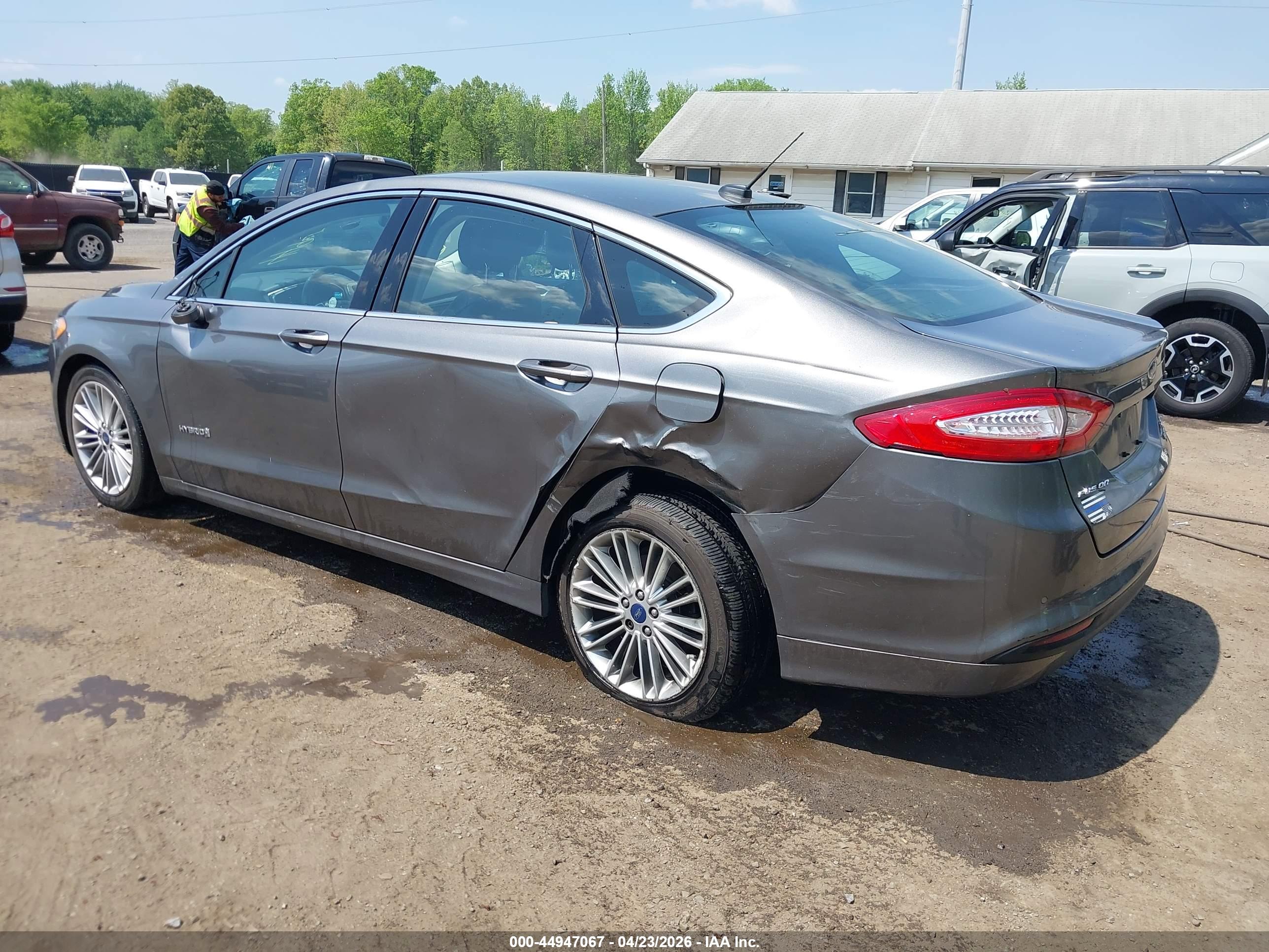 FORD FUSION image 3