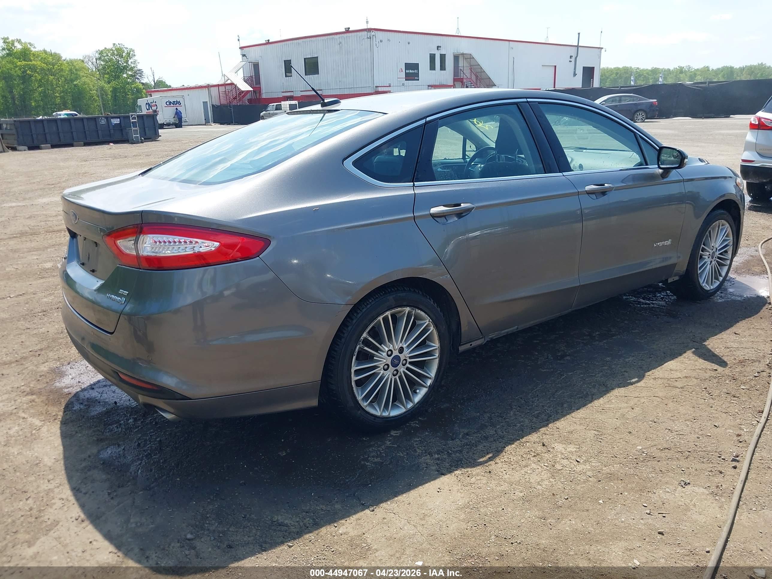 FORD FUSION image 4