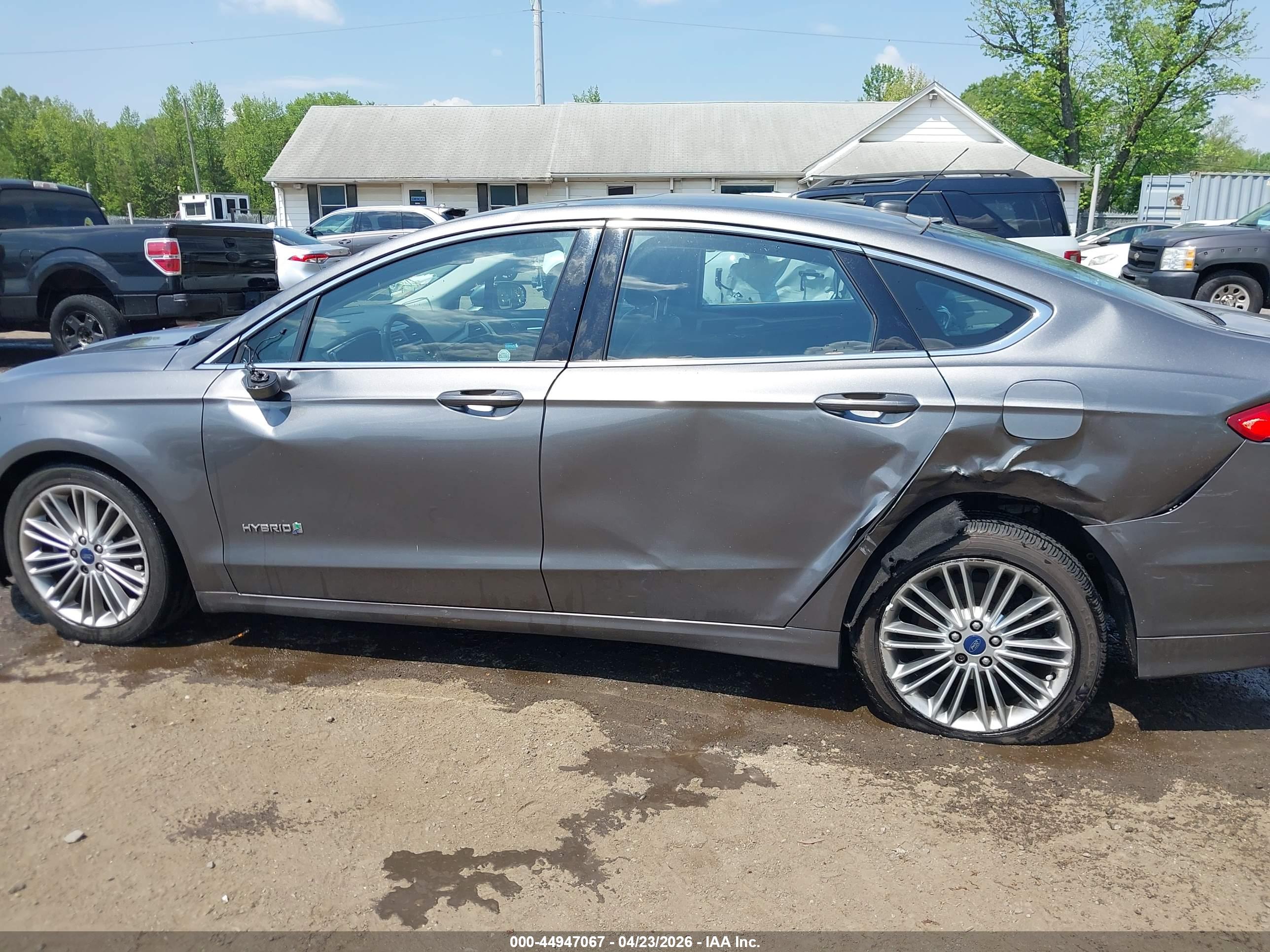 FORD FUSION image 6
