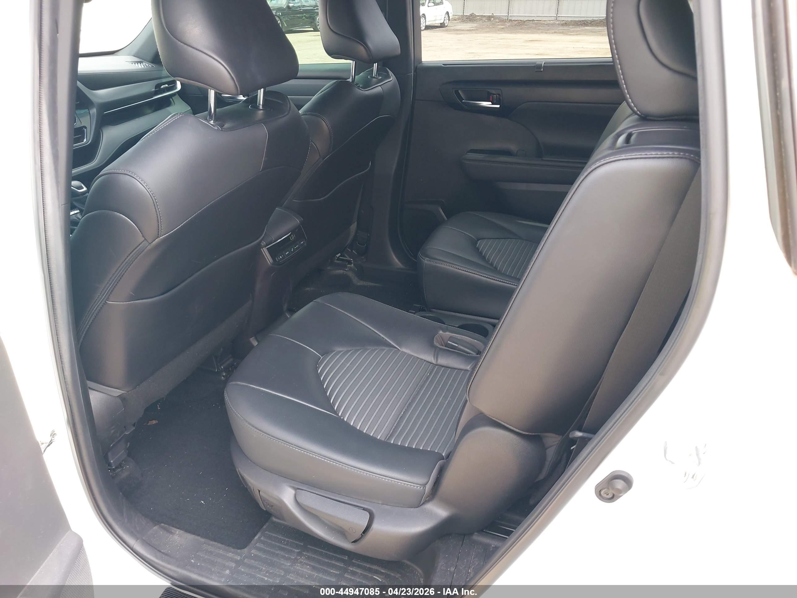 TOYOTA HIGHLANDER image 8