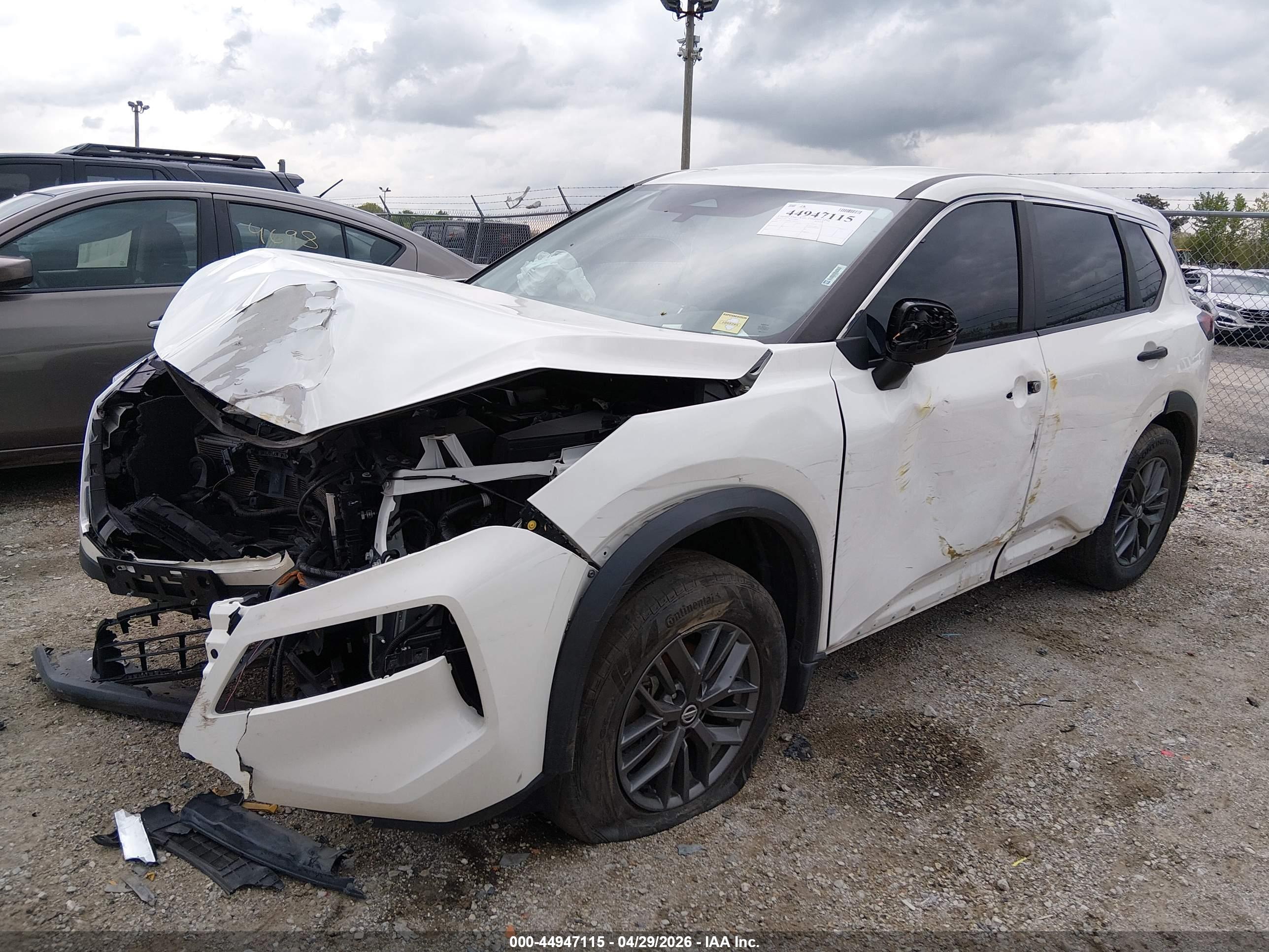 NISSAN ROGUE image 2
