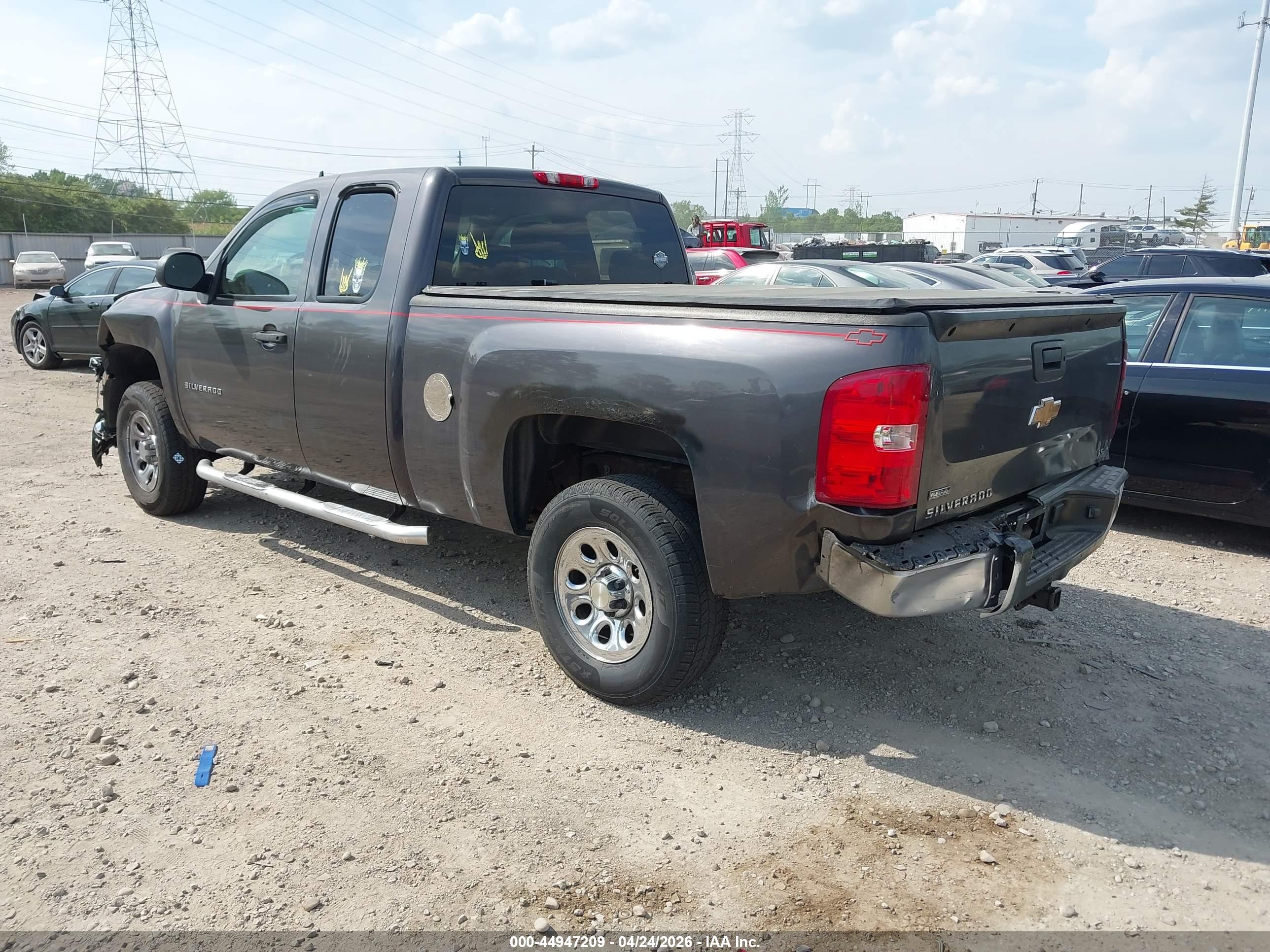 CHEVROLET SILVERADO image 3