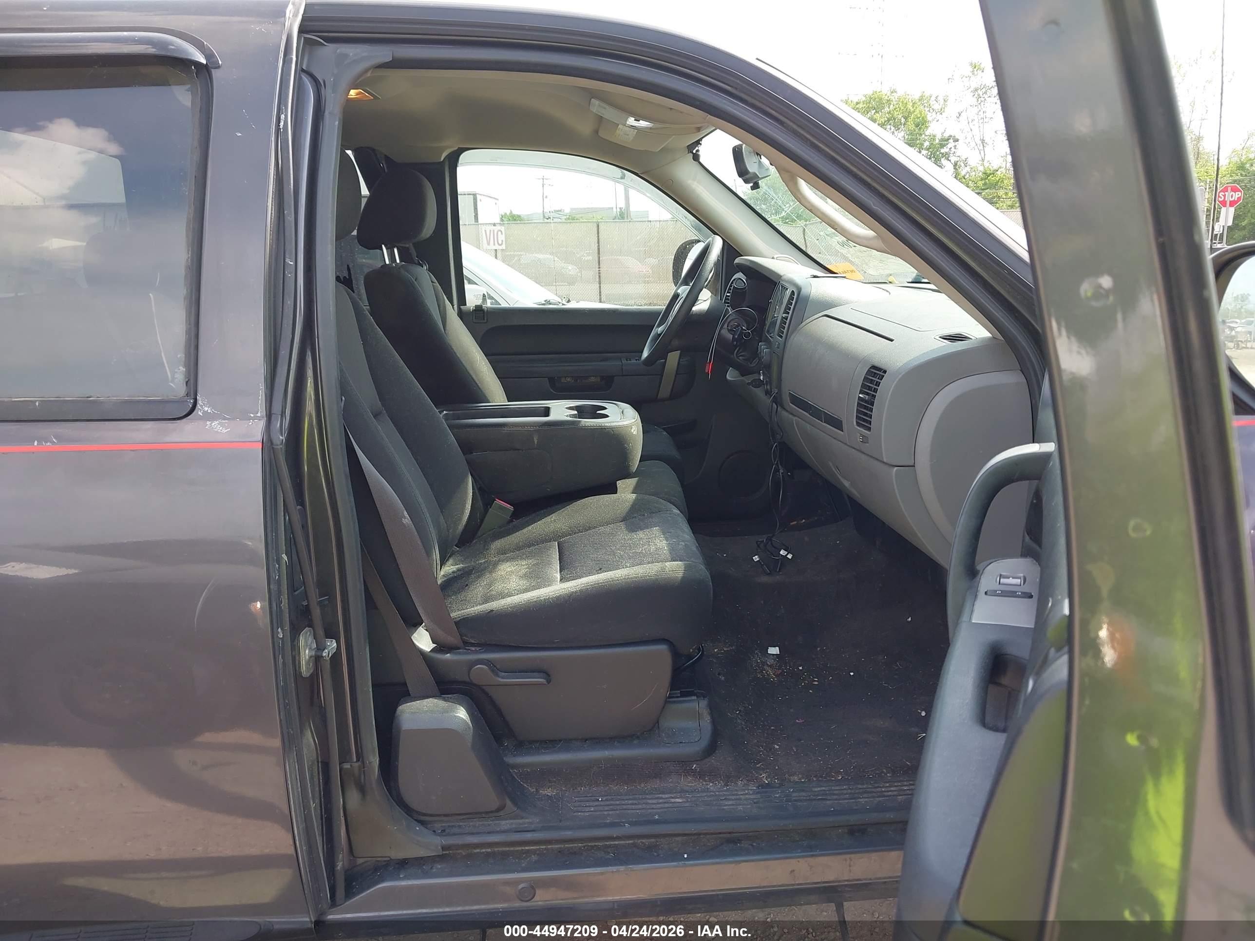 CHEVROLET SILVERADO image 5