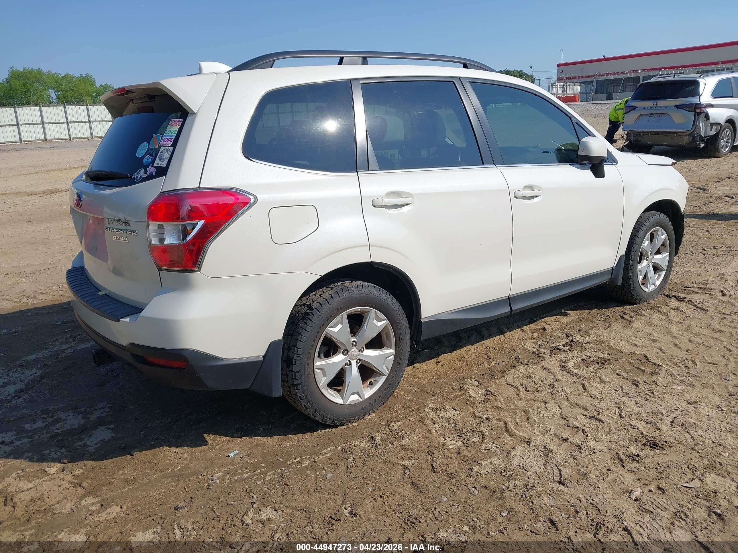 SUBARU FORESTER image 4
